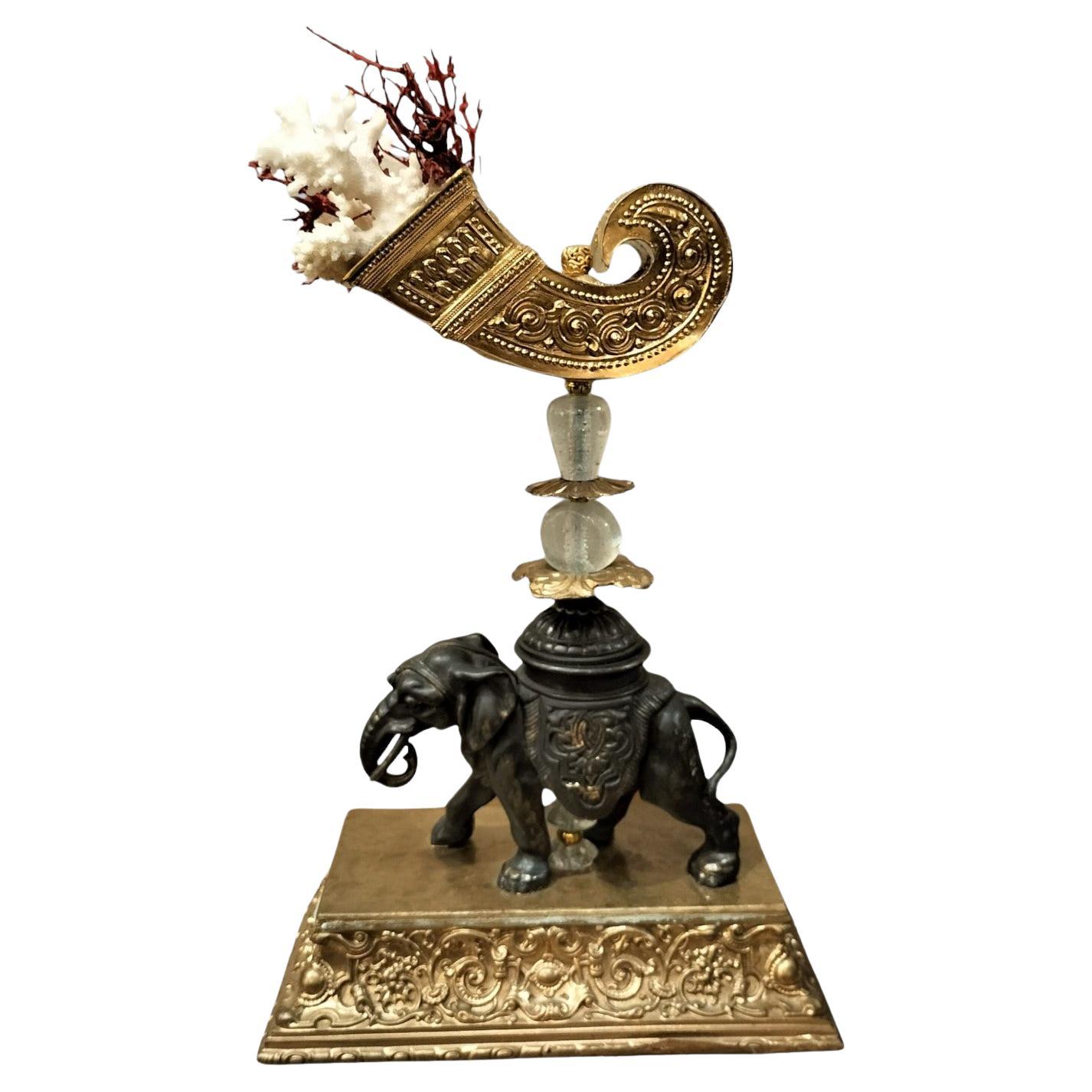 Estatua única de elefante en bronce con coral, Siglo XX
