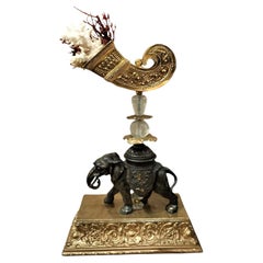 Estatua única de elefante en bronce con coral, Siglo XX