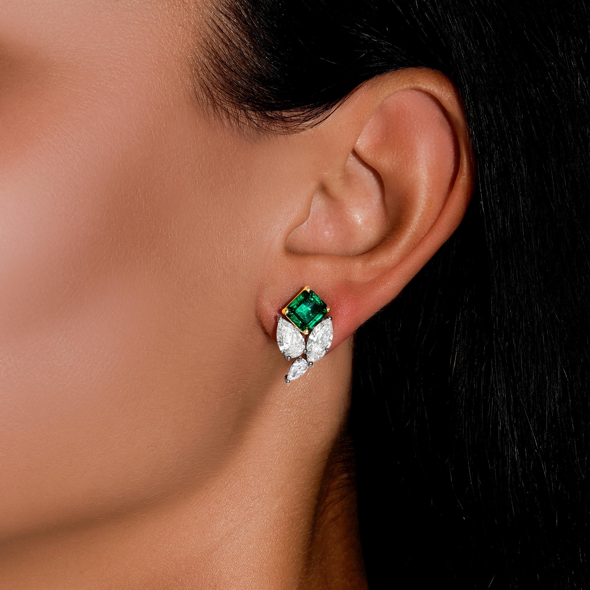 It comes with the Gemological Appraisal by GIA GG/AJP
All Gemstones are Natural
2 Emeralds = 3.61 Carats
Cut: Emerald
6 Diamonds = 3.52 Carats
Cut: Pear, Marquise
Metal: 18K White and Yellow Gold