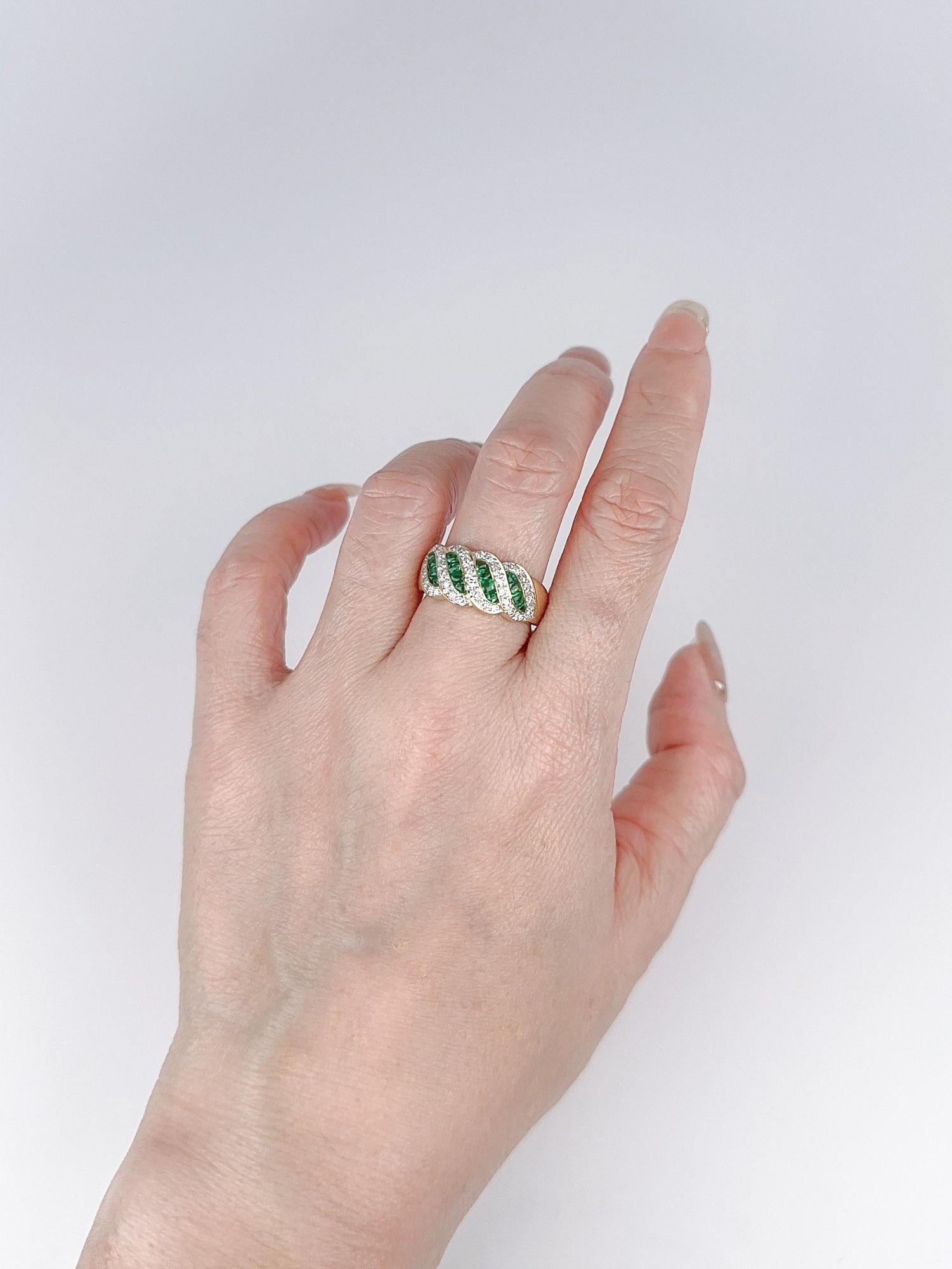 Einzigartiger Smaragd-Cabochon- und Diamantring aus 18 Karat Gold R6718 im Angebot 3