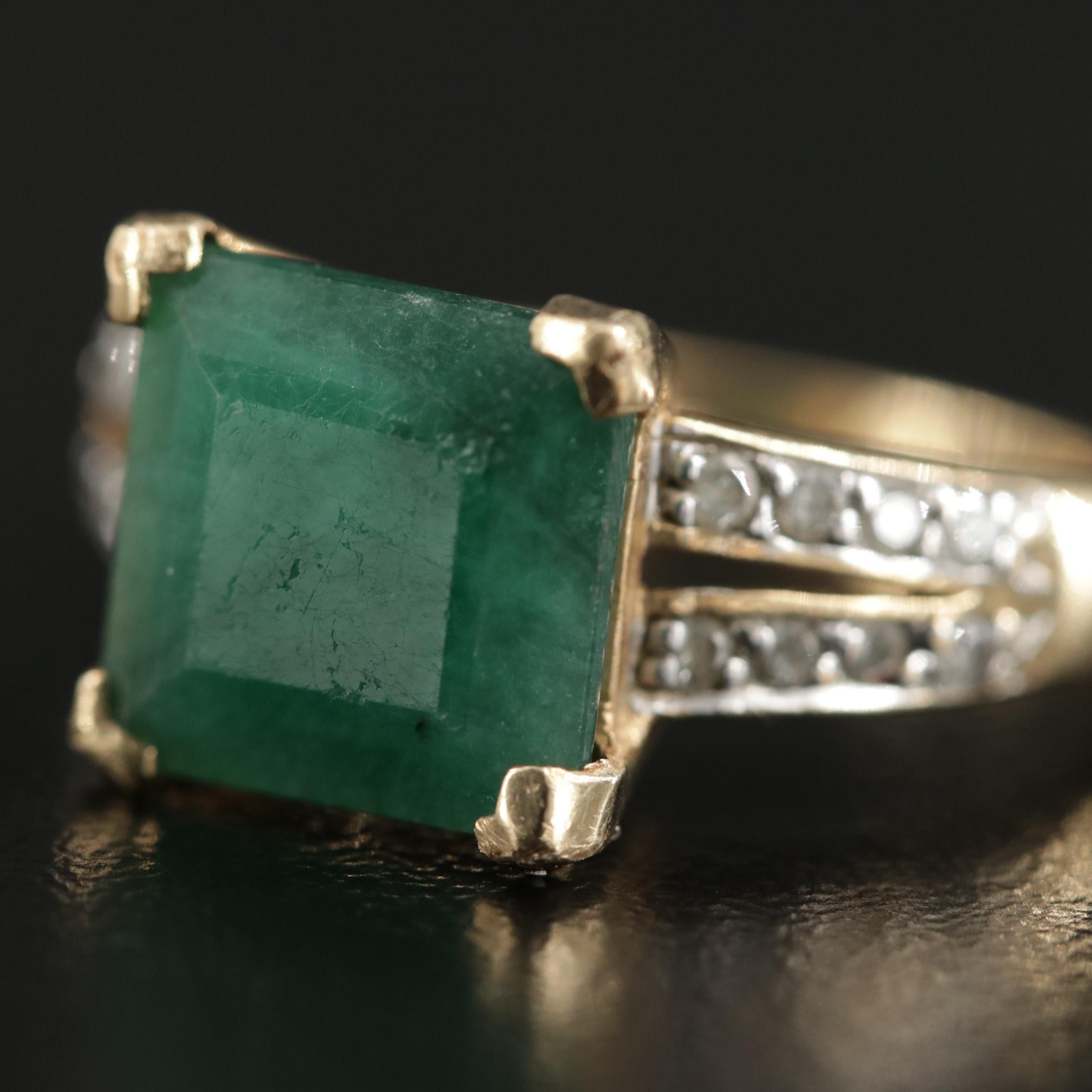 For Sale:  Unique Emerald Cut Emerald Diamonds Engagement Ring, Emerald 18K Gold 2