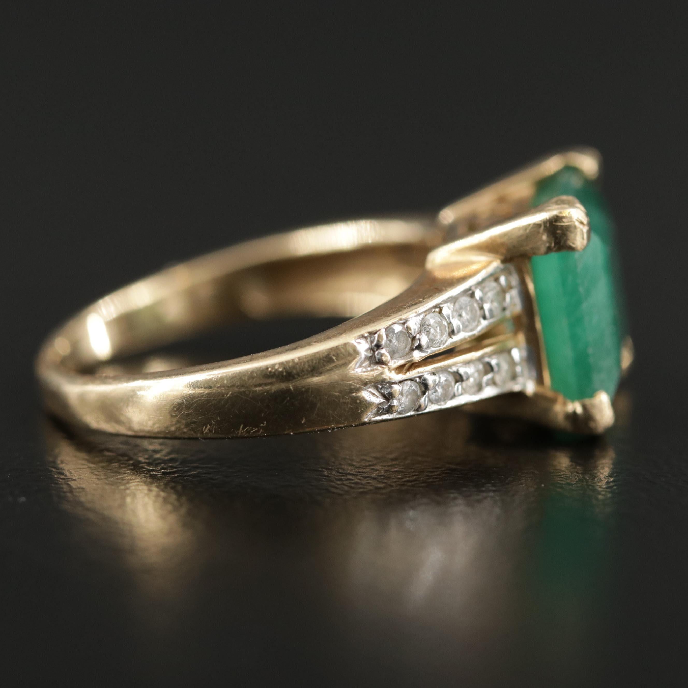 For Sale:  Unique Emerald Cut Emerald Diamonds Engagement Ring, Emerald 18K Gold 4