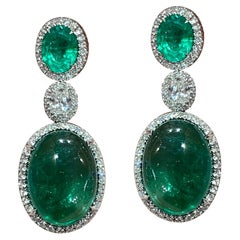 Boucles d'oreilles uniques en or blanc 18 carats avec diamants et meraudes pour elle