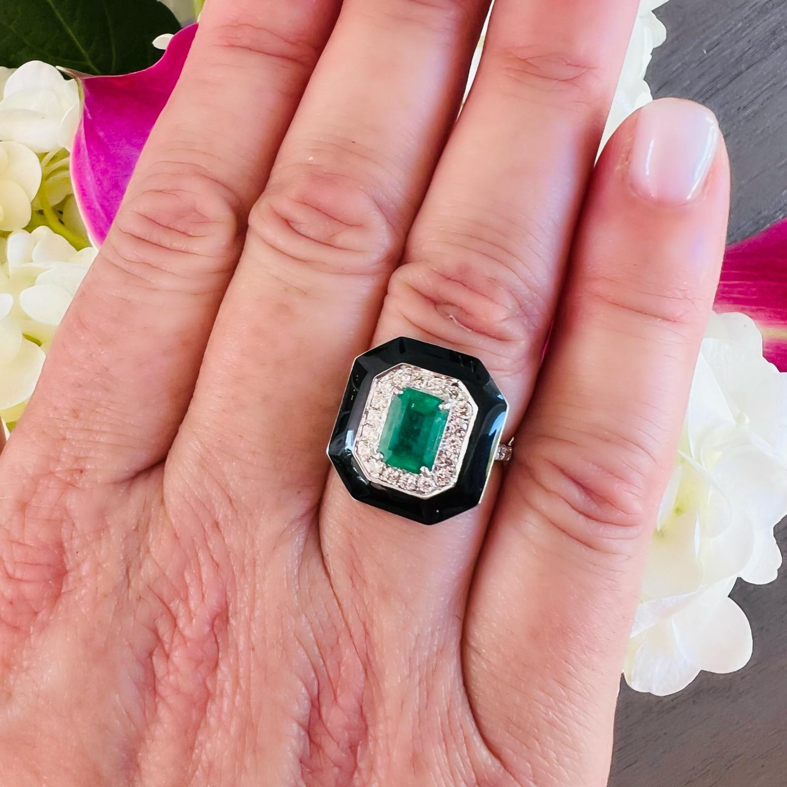 Einzigartiger Ring mit Smaragd, Diamant und Emaille im Angebot 1