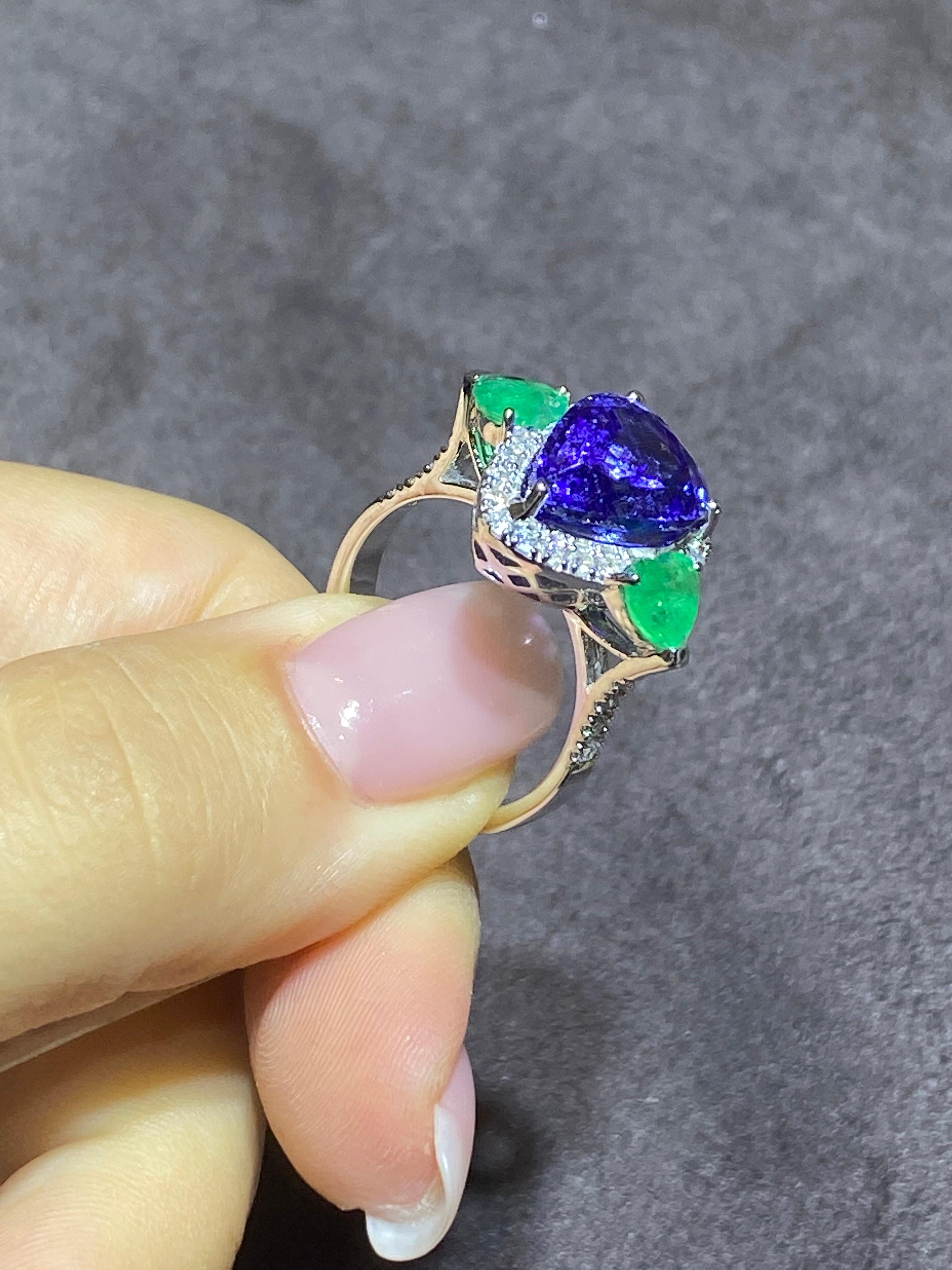 Einzigartiger Smaragd Tansanit Diamant Weißgold 18K Ring für sie im Zustand „Neu“ im Angebot in Montreux, CH