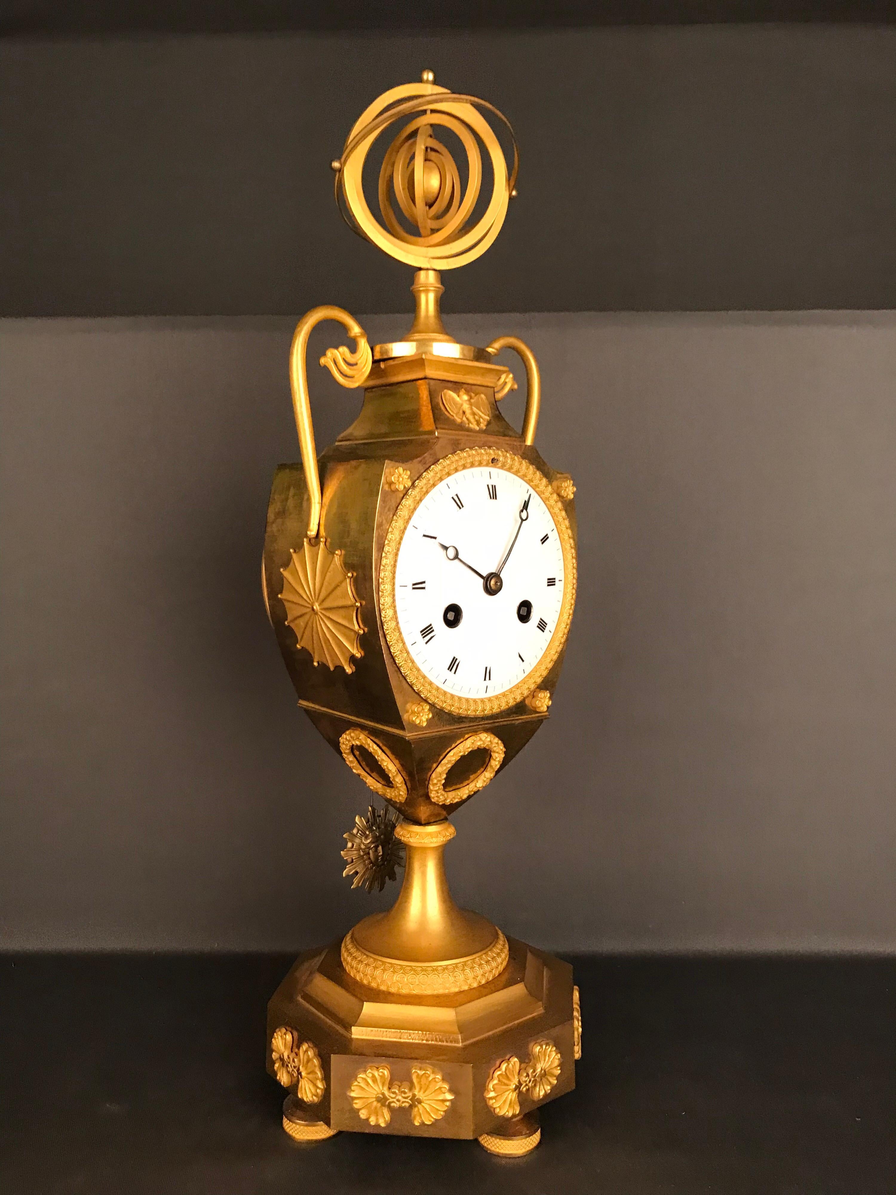 Unique empire bronze clock, pendulum, fire-gilded, circa 1810.

Original French Empire Pendulum, circa 1810-1820.

Vase-shaped or amphora-shaped body on a stepped base.
Very high quality bronze cisilation.
High class handwork.

Center of the
