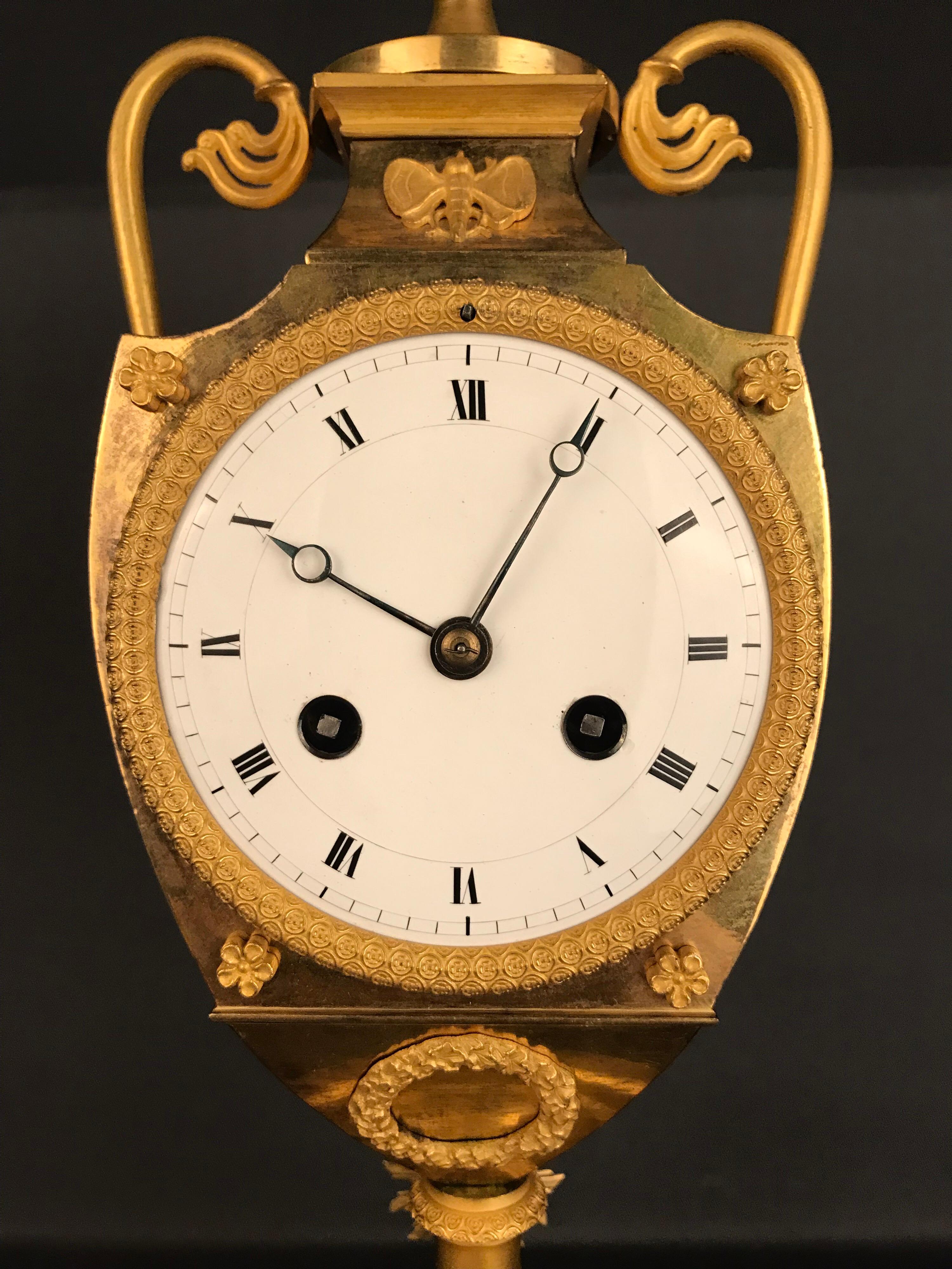 Einzigartige Empire-Bronzeuhr, Pendel, feuervergoldet, um 1810 (Frühes 19. Jahrhundert)
