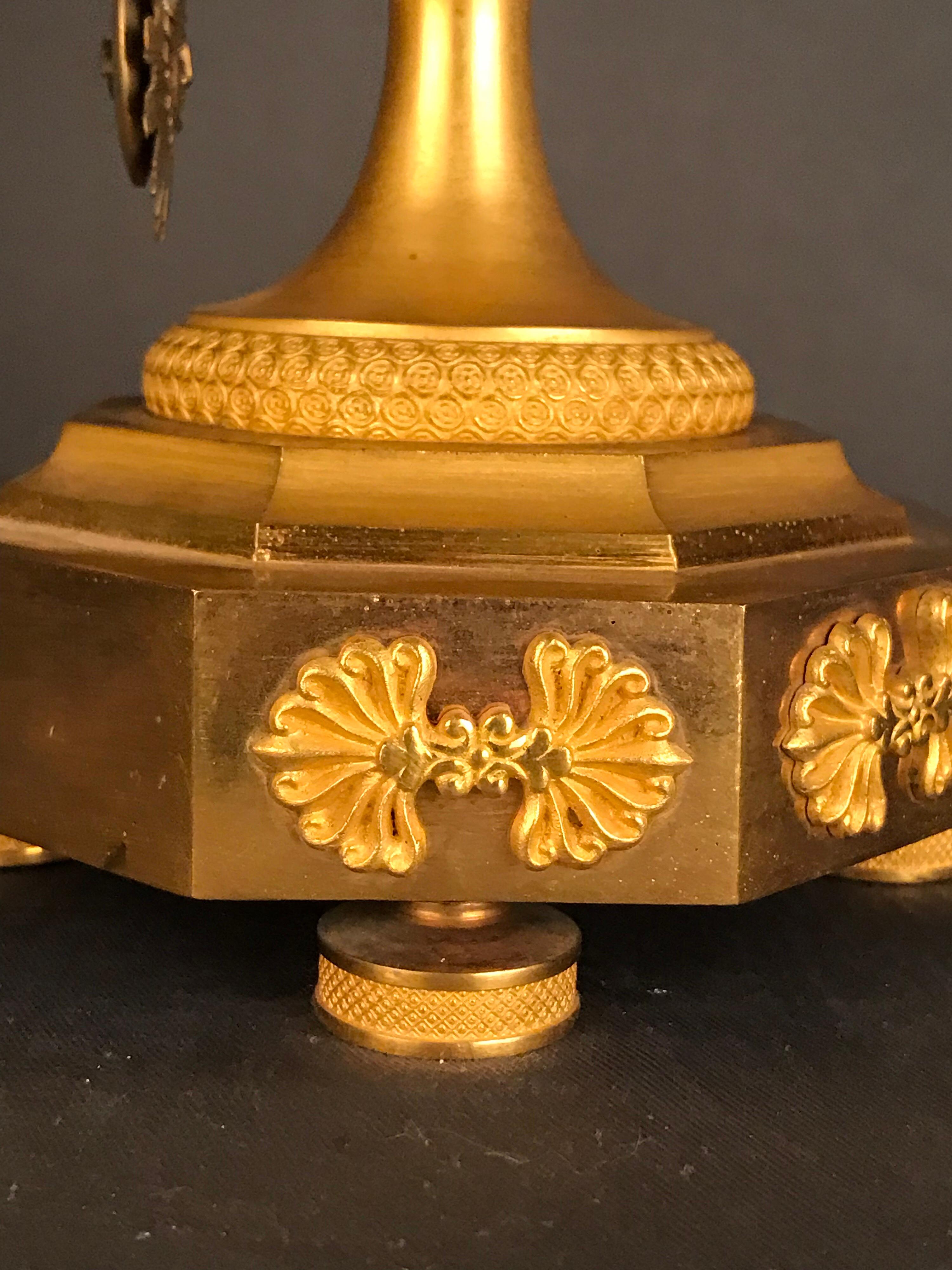Einzigartige Empire-Bronzeuhr, Pendel, feuervergoldet, um 1810 2
