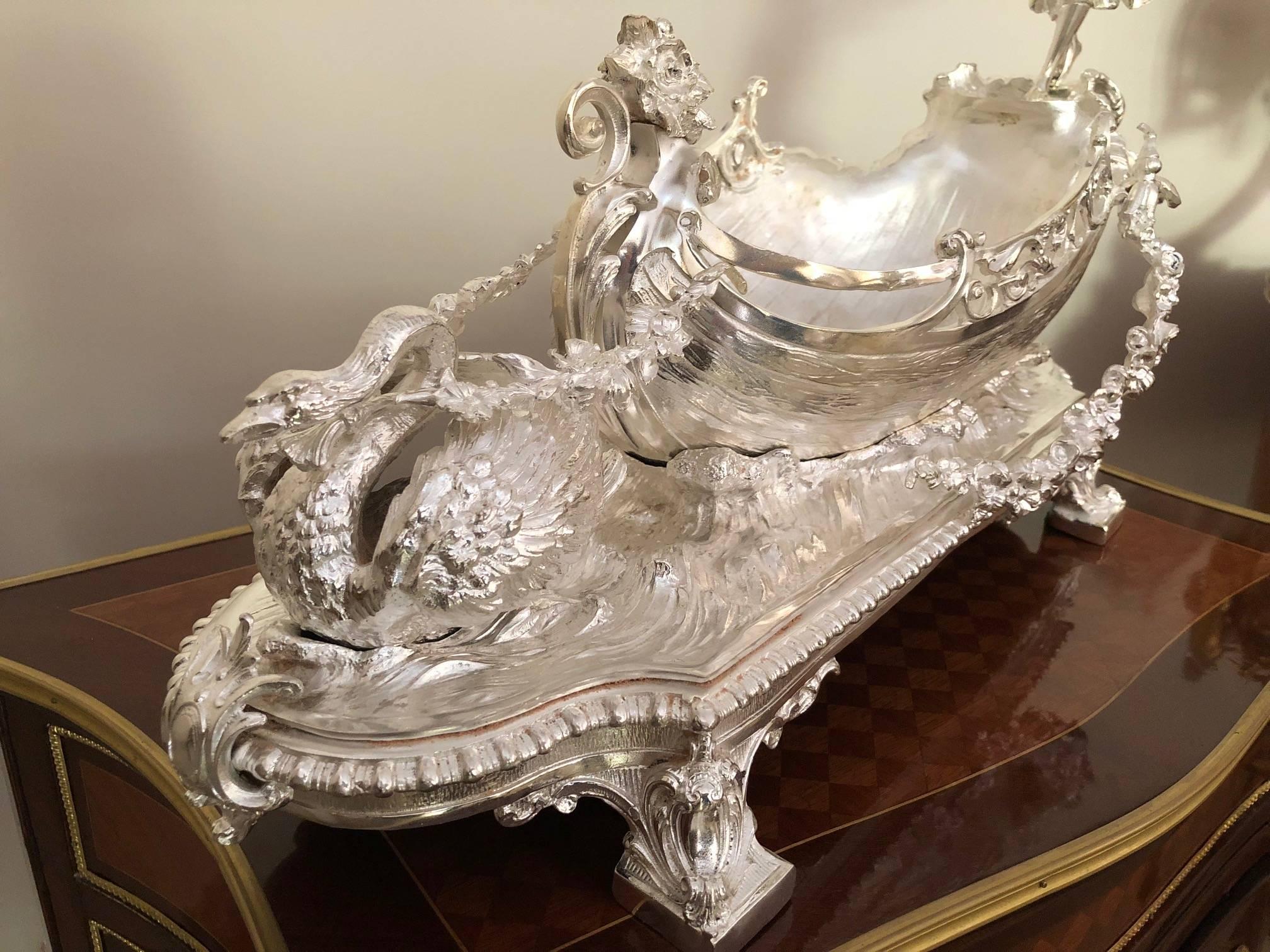 Extremely splendid jardinière in excellent quality. Ornate ornaments. Finely chased and patented. An absolute highlight. Solid bronze silver plated.