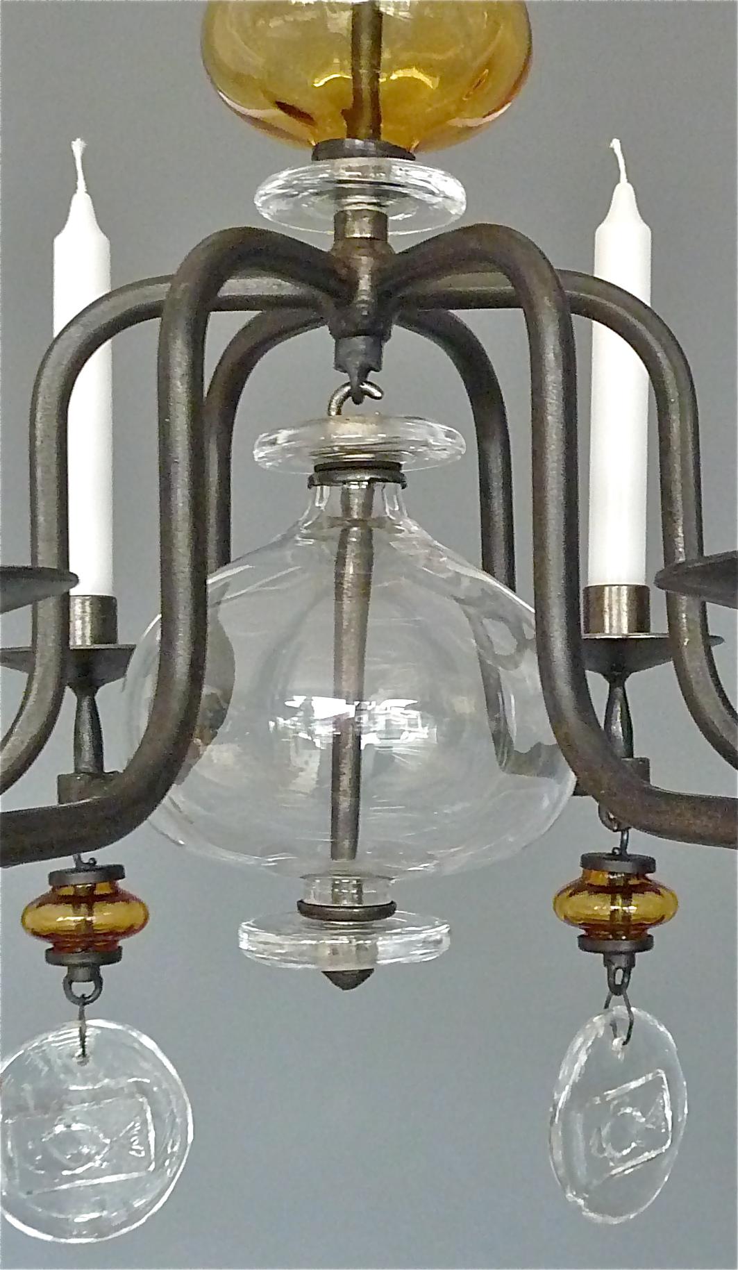 Milieu du XXe siècle Lustre unique Erik Hoglund en fer et verre ambré électrifié transparent Boda Nova 1960 en vente