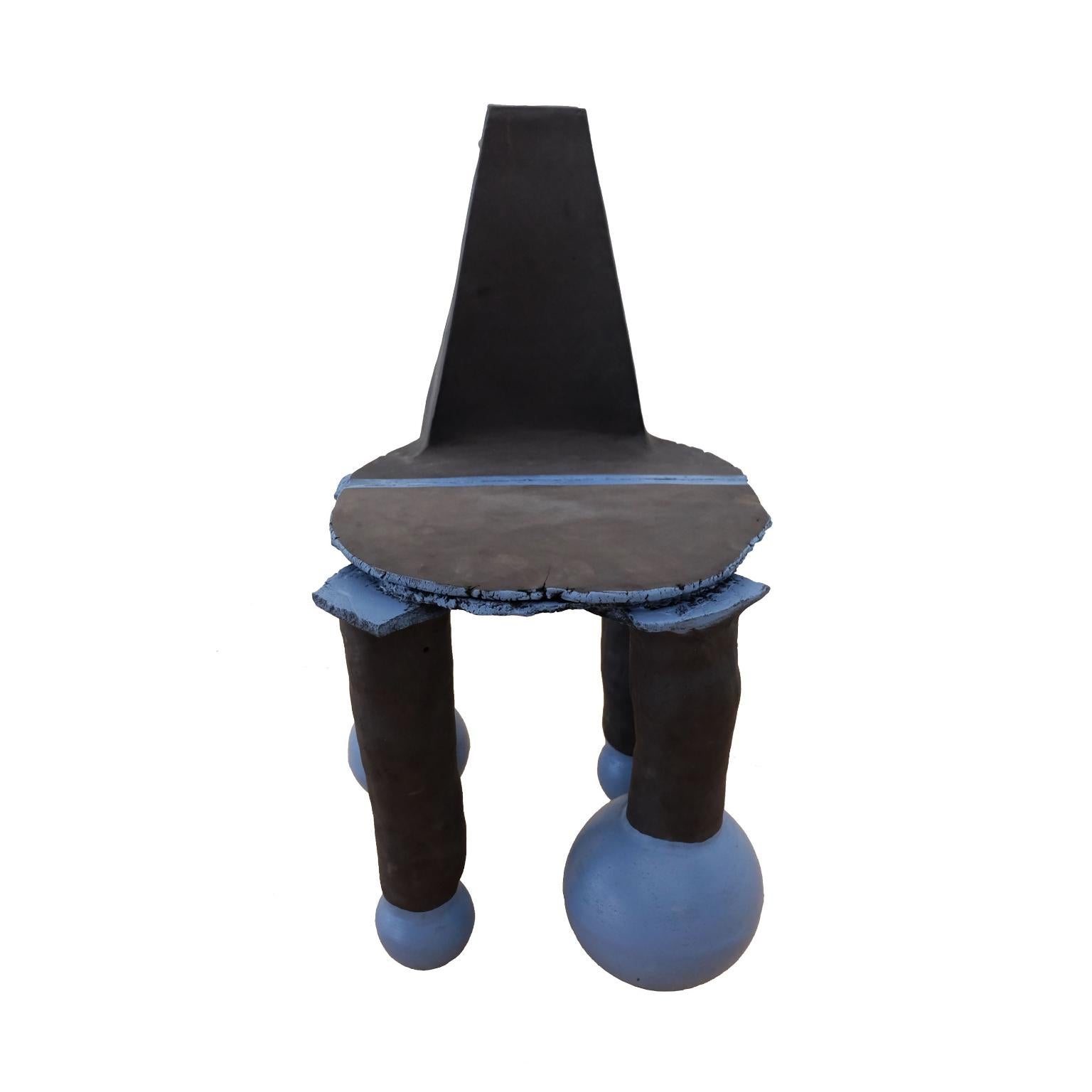 Einzigartiger Stuhl aus Erythro-Ton von Ia Kutateladze
Einzigartiges Stück
Abmessungen: B 45 x H 74 cm
MATERIALIEN: Roher schwarzer Ton

