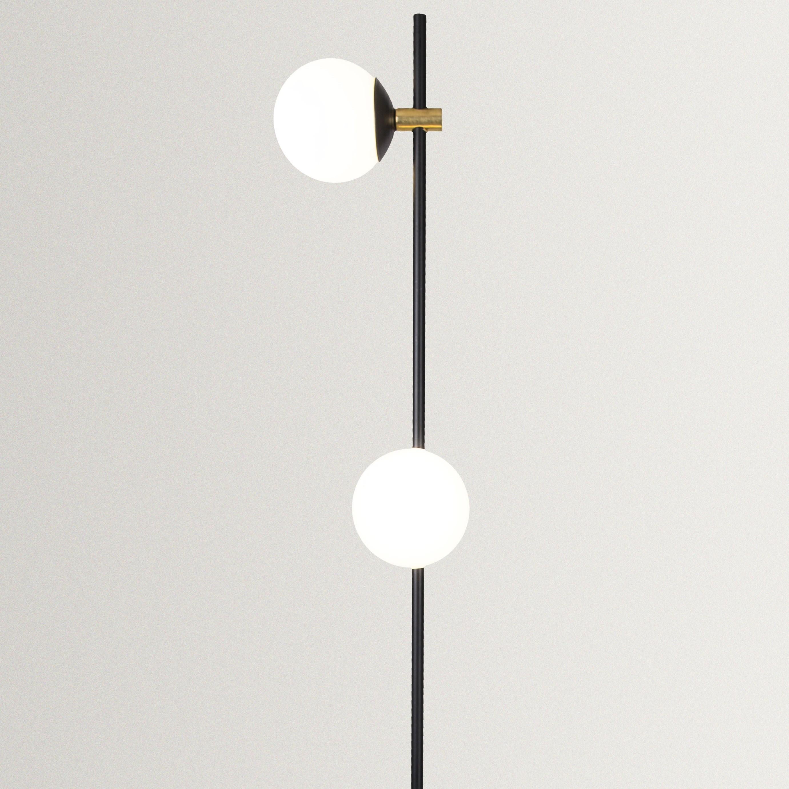 Moderne Un lampadaire unique Esferra 165 par Hatsu en vente