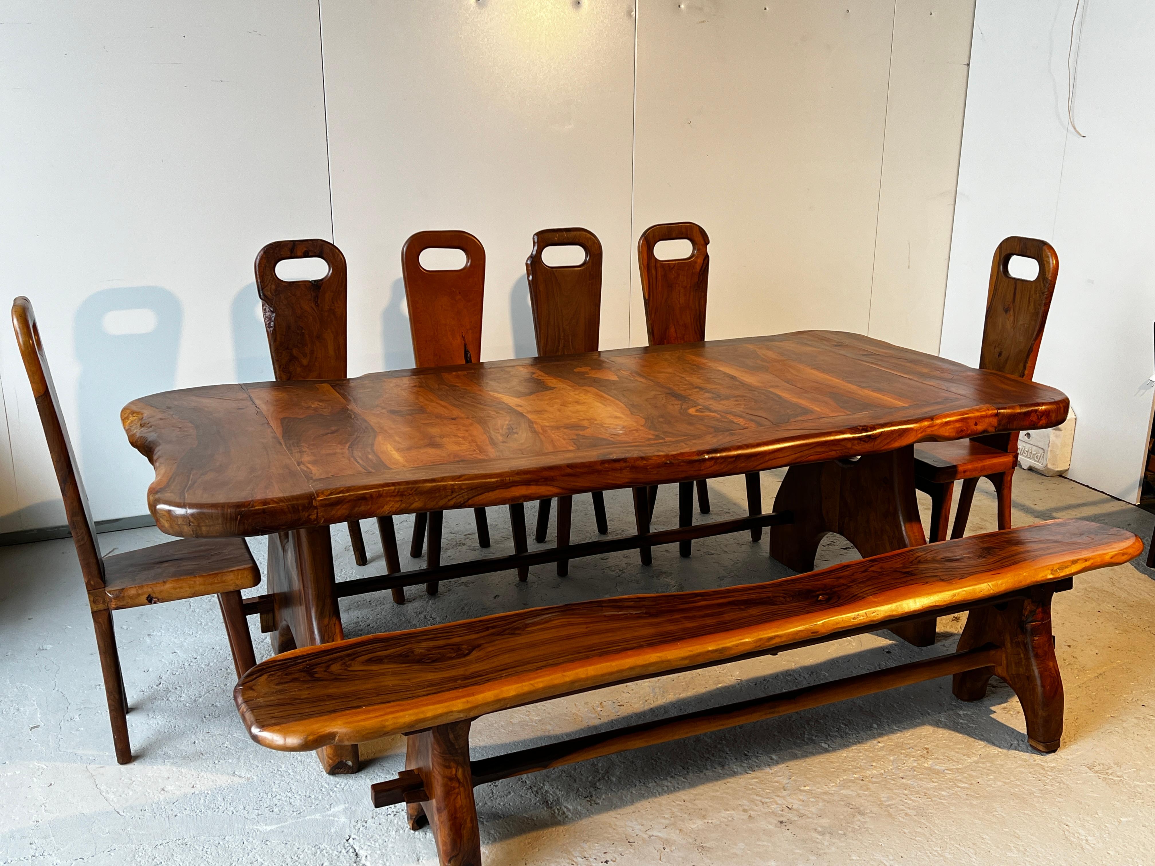 Table unique et exceptionnelle en bois d'olivier massif de la Maison Skela, années 1960 3