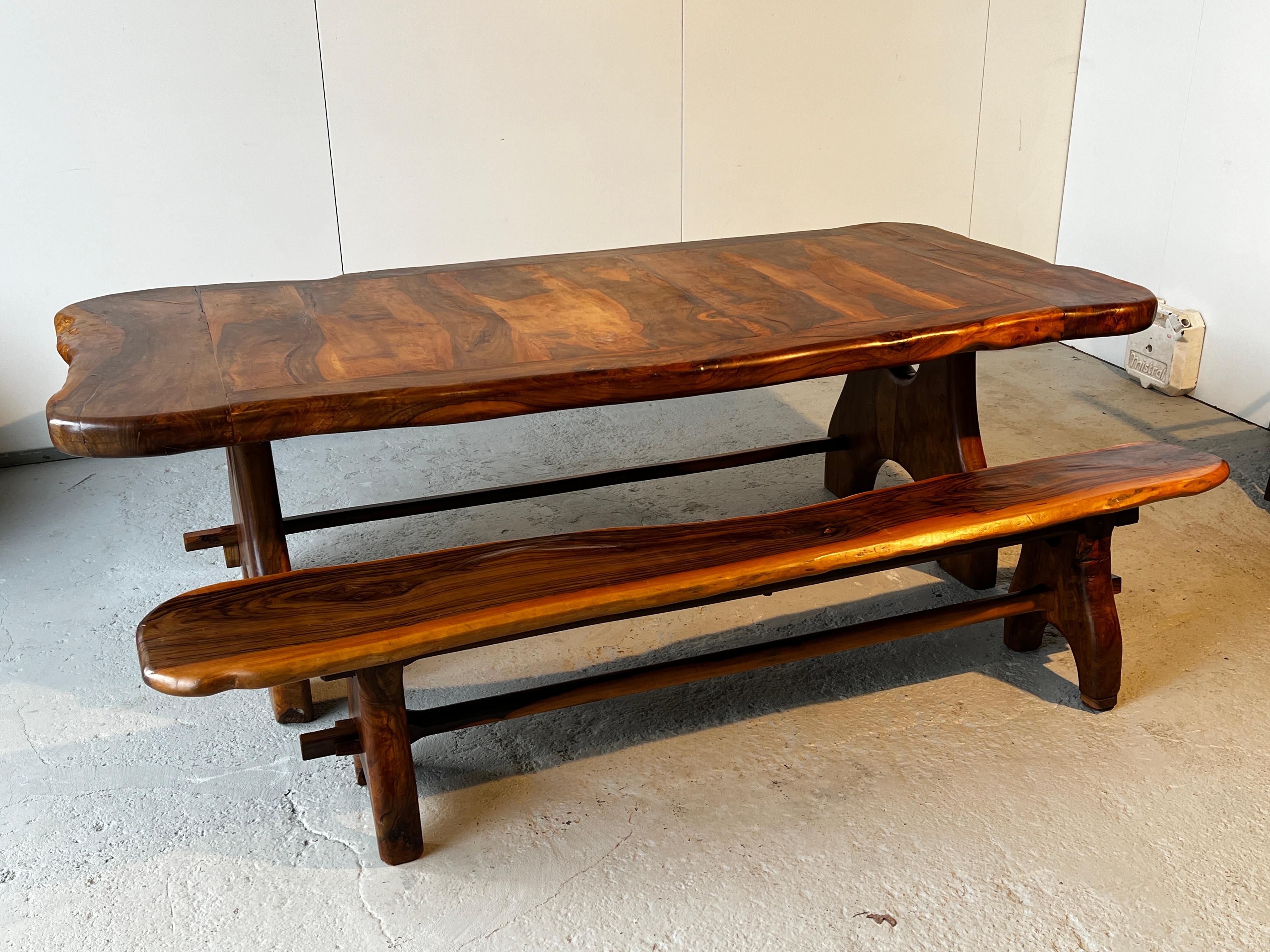 Table unique et exceptionnelle en bois d'olivier massif de la Maison Skela, années 1960 2