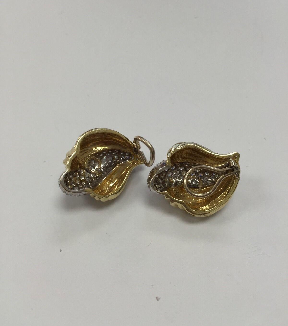 Einzigartige exquisite 4,20 Karat VVS natürliche Diamant-Ohrringe aus 14 Karat massivem Gelbgold (Rundschliff) im Angebot