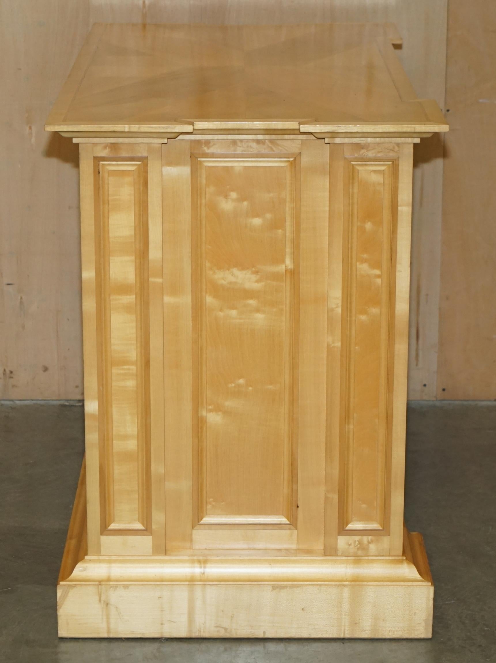 UNIQUE EXQUISITE VISCOUNT DAVID LINLEY ROMAN LOOKiNG SYCAMORE CHEST OF DRAWERS For Sale 3