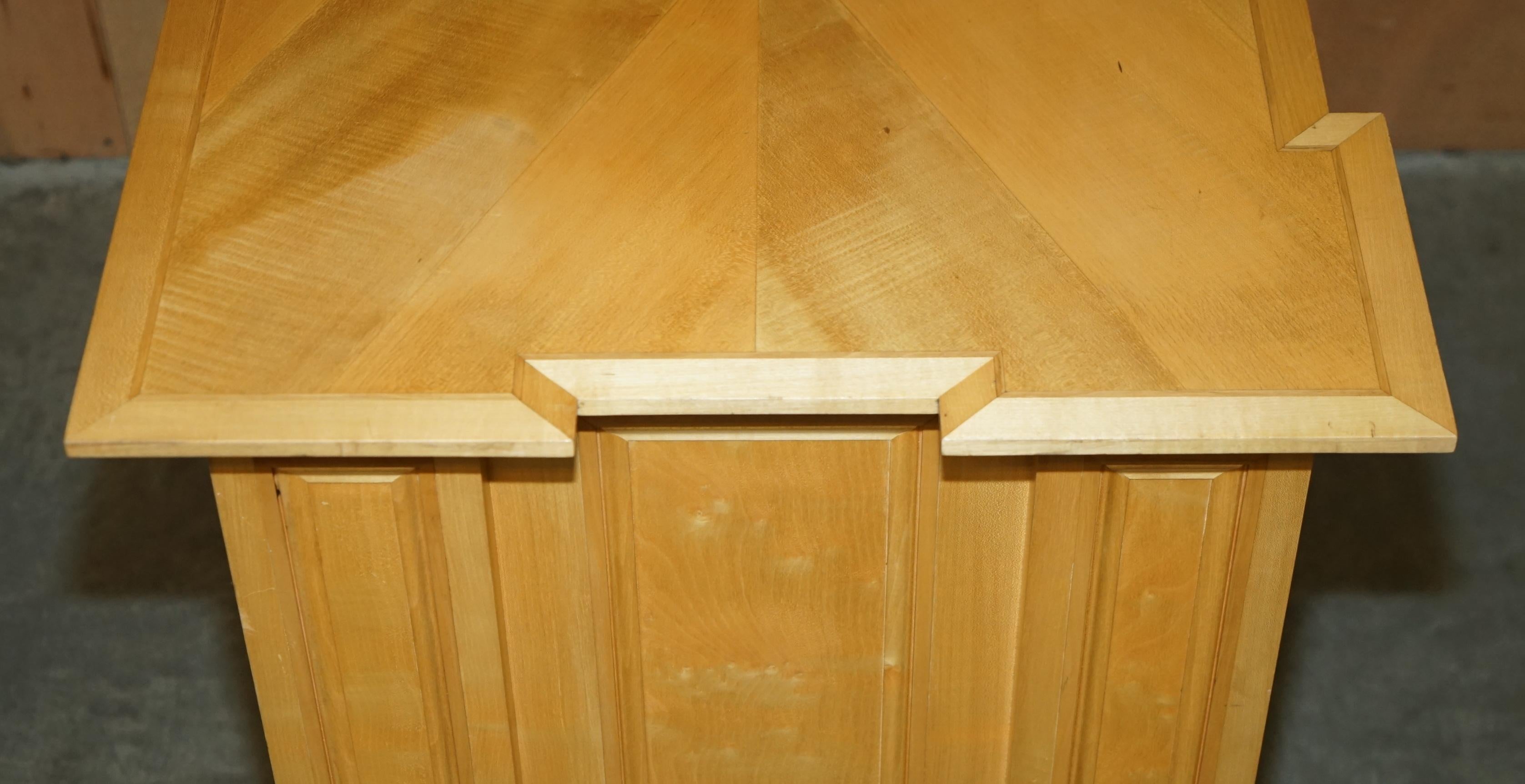 UNIQUE EXQUISITE VISCOUNT DAVID LINLEY ROMAN LOOKiNG SYCAMORE CHEST OF DRAWERS For Sale 4