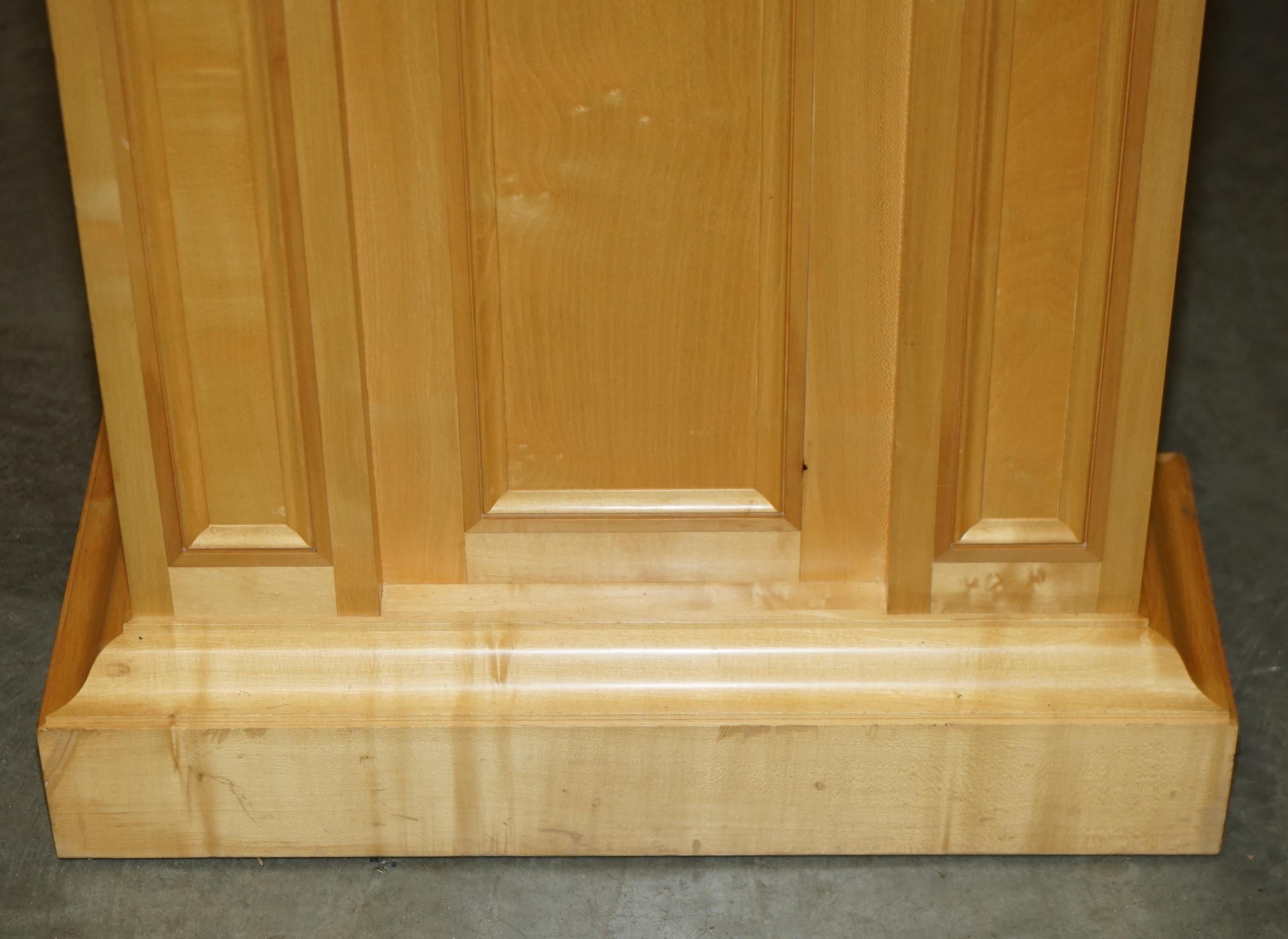 UNIQUE EXQUISITE VISCOUNT DAVID LINLEY ROMAN LOOKiNG SYCAMORE CHEST OF DRAWERS For Sale 5
