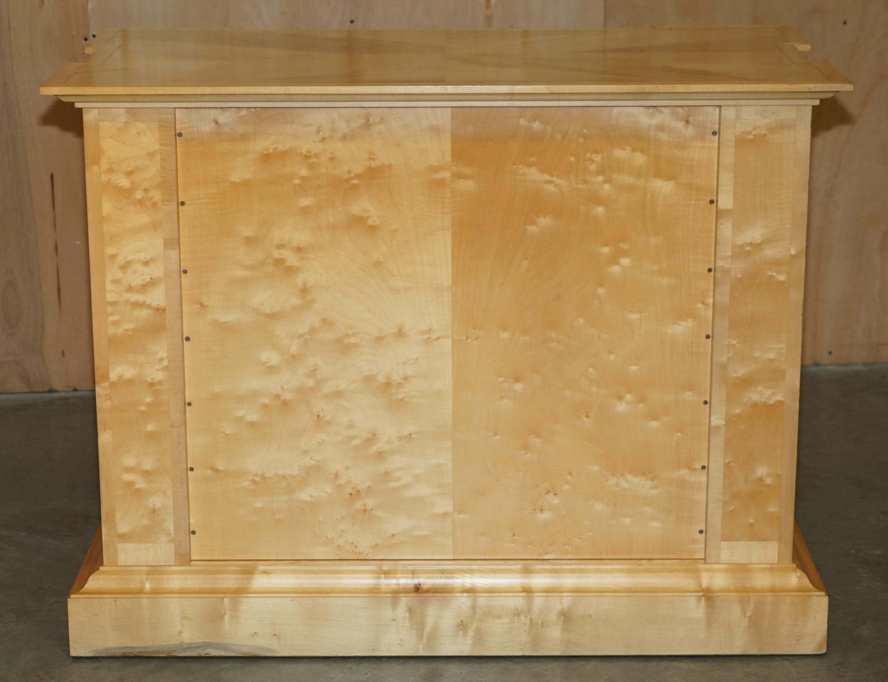 UNIQUE EXQUISITE VISCOUNT DAVID LINLEY ROMAN LOOKiNG SYCAMORE CHEST OF DRAWERS For Sale 6