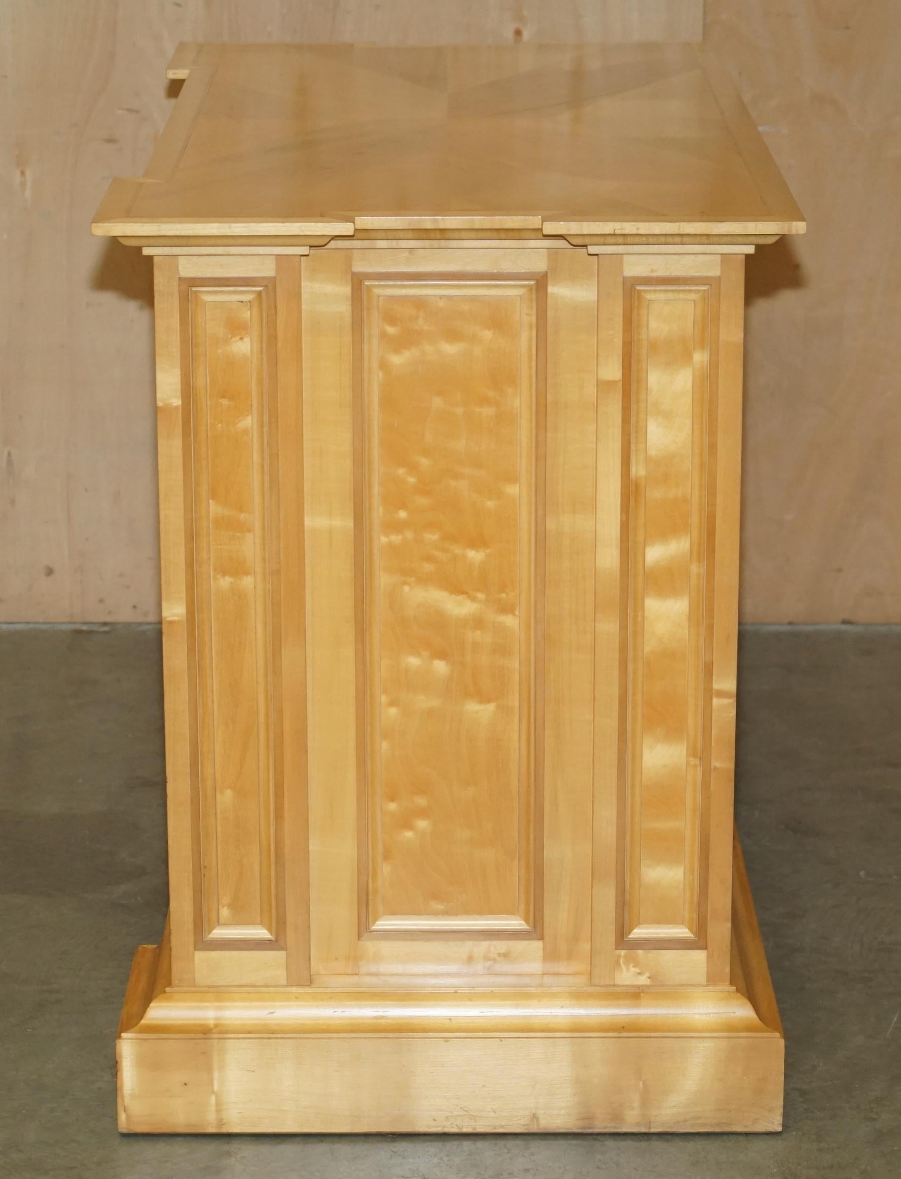 UNIQUE EXQUISITE VISCOUNT DAVID LINLEY ROMAN LOOKiNG SYCAMORE CHEST OF DRAWERS For Sale 7
