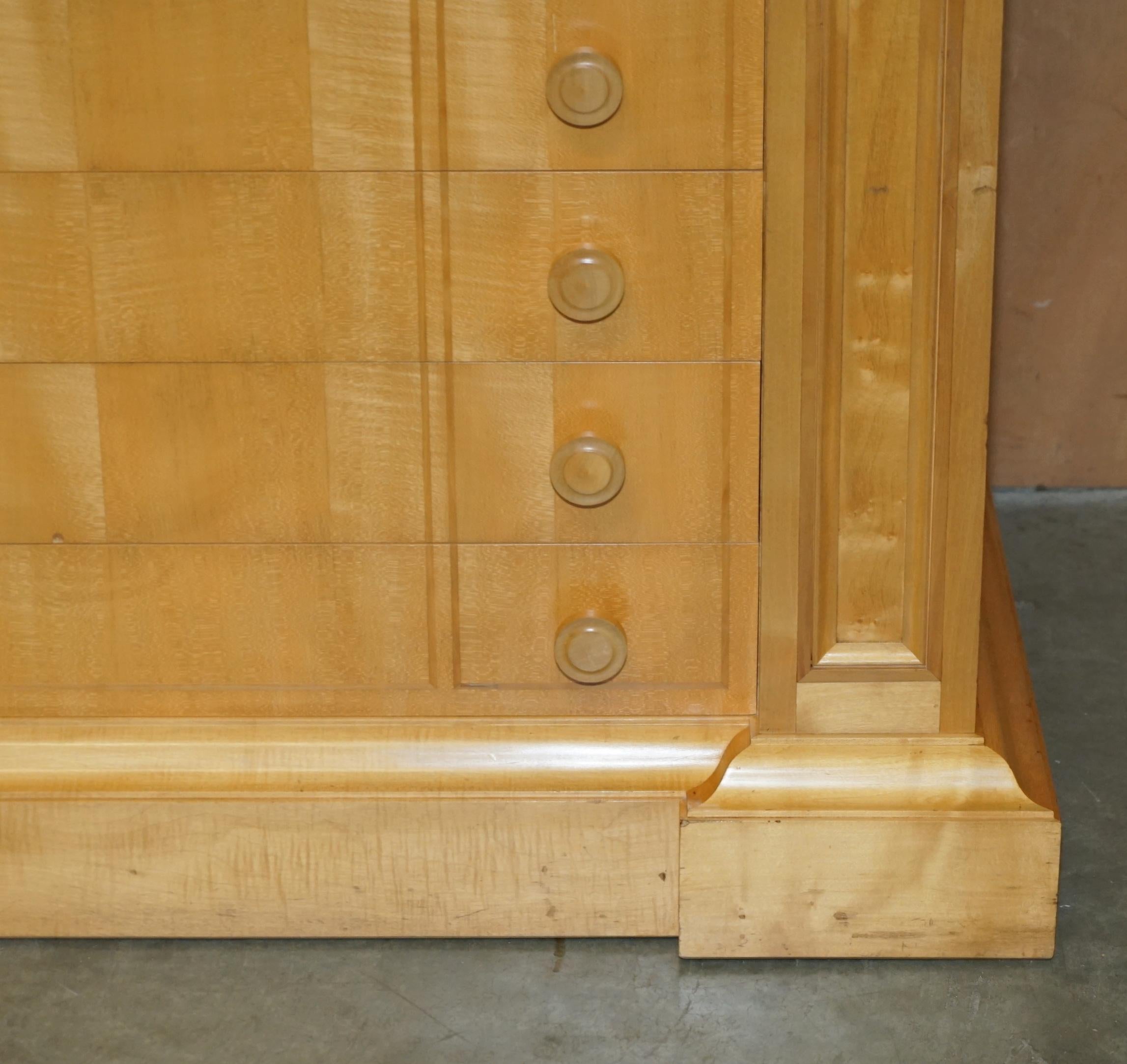 20th Century UNIQUE EXQUISITE VISCOUNT DAVID LINLEY ROMAN LOOKiNG SYCAMORE CHEST OF DRAWERS For Sale