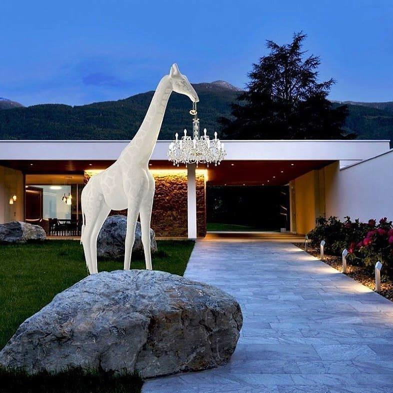 Italian 13 Feet Tall Life-Size White Giraffe Outdoor Chandelier, Designed by Marcantonio For Sale