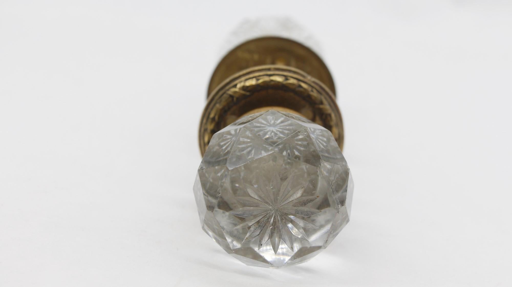 Unique Faceted Clear Glass Door Knob Set Incl Rosettes In Good Condition For Sale In New York, NY