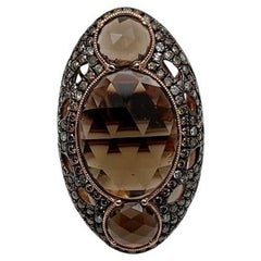 Anillo único de oro de 14 quilates con cuarzo ahumado facetado y diamantes marrones engastados con pavé