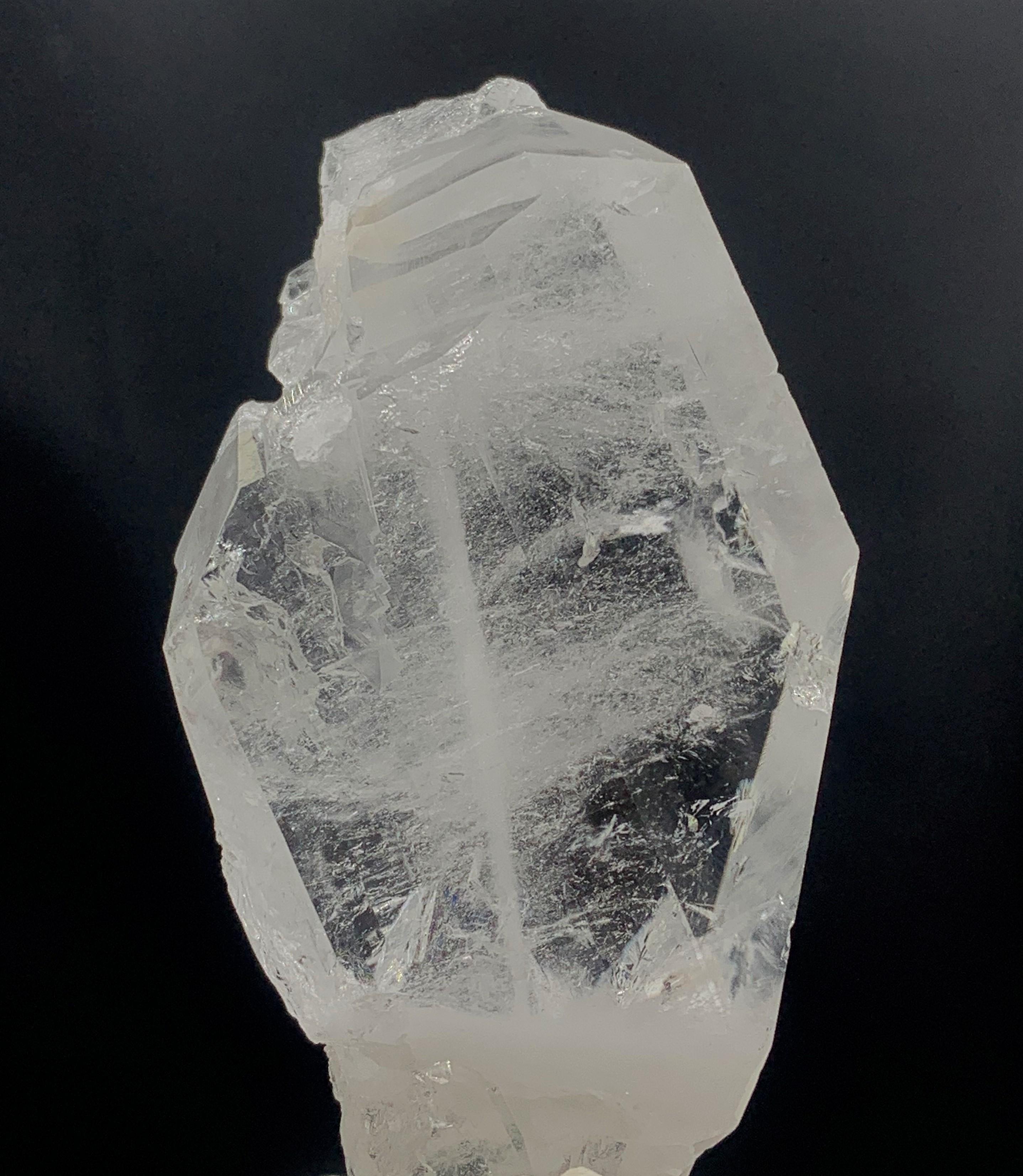 Unique Faden Quartz crystal inner milkway line from Balochistan Pakistan Mine
WEIGHT 100.21 grams
DIMENSIONS 8.0x4.6x2.3 CM
ORIGIN Balochistan, Pakistan
TREATMENT None
What is special about quartz?
The answer is quite simple durability and