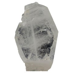 Line unique de cristal de quartz dépoli à l'intérieur de la mine de Balochistan du Pakistan