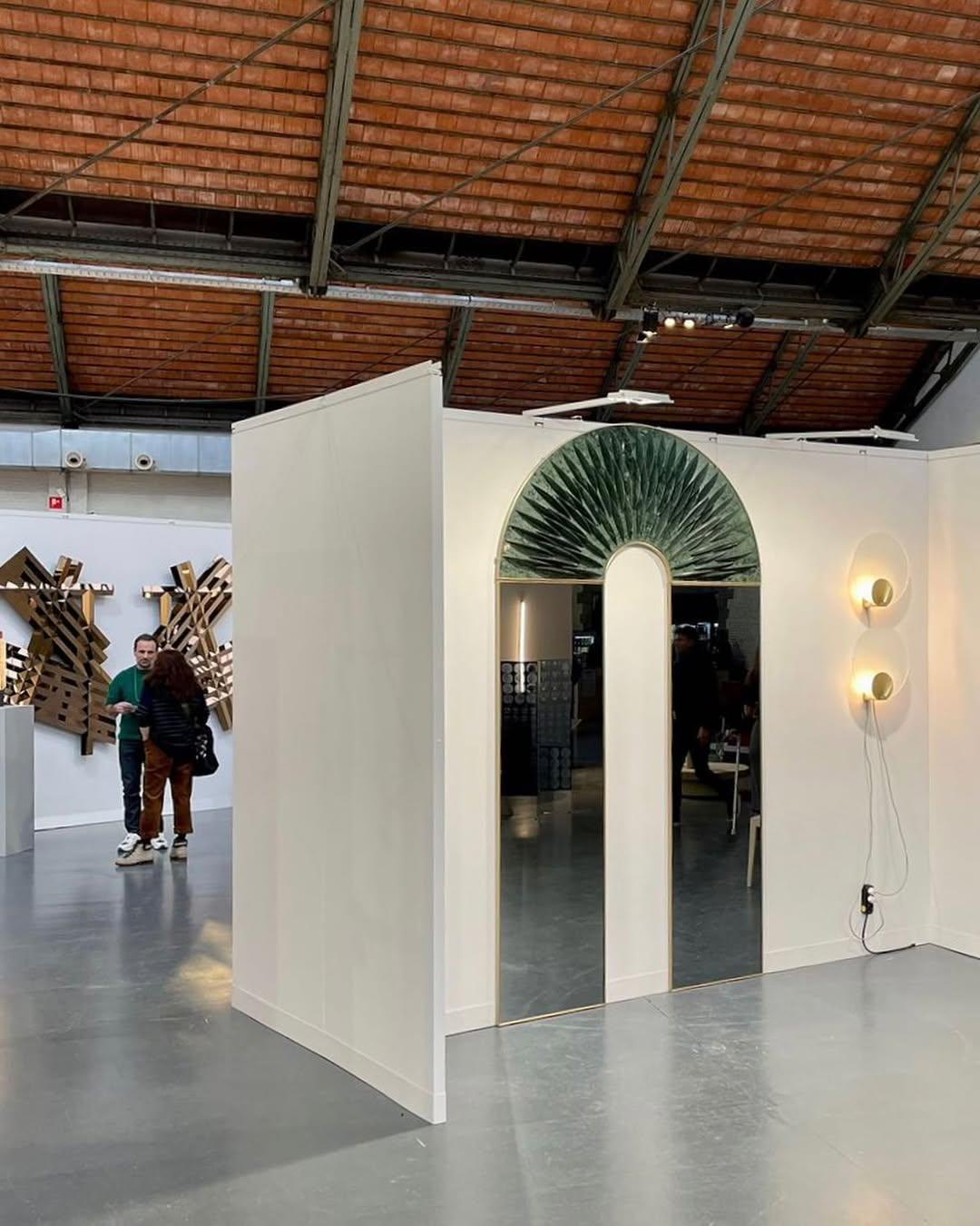 Lampada da parete Maiko, Carla Baz, a forma di ventaglio, in vetro indaco e bronzo spazzolato. in vendita 4