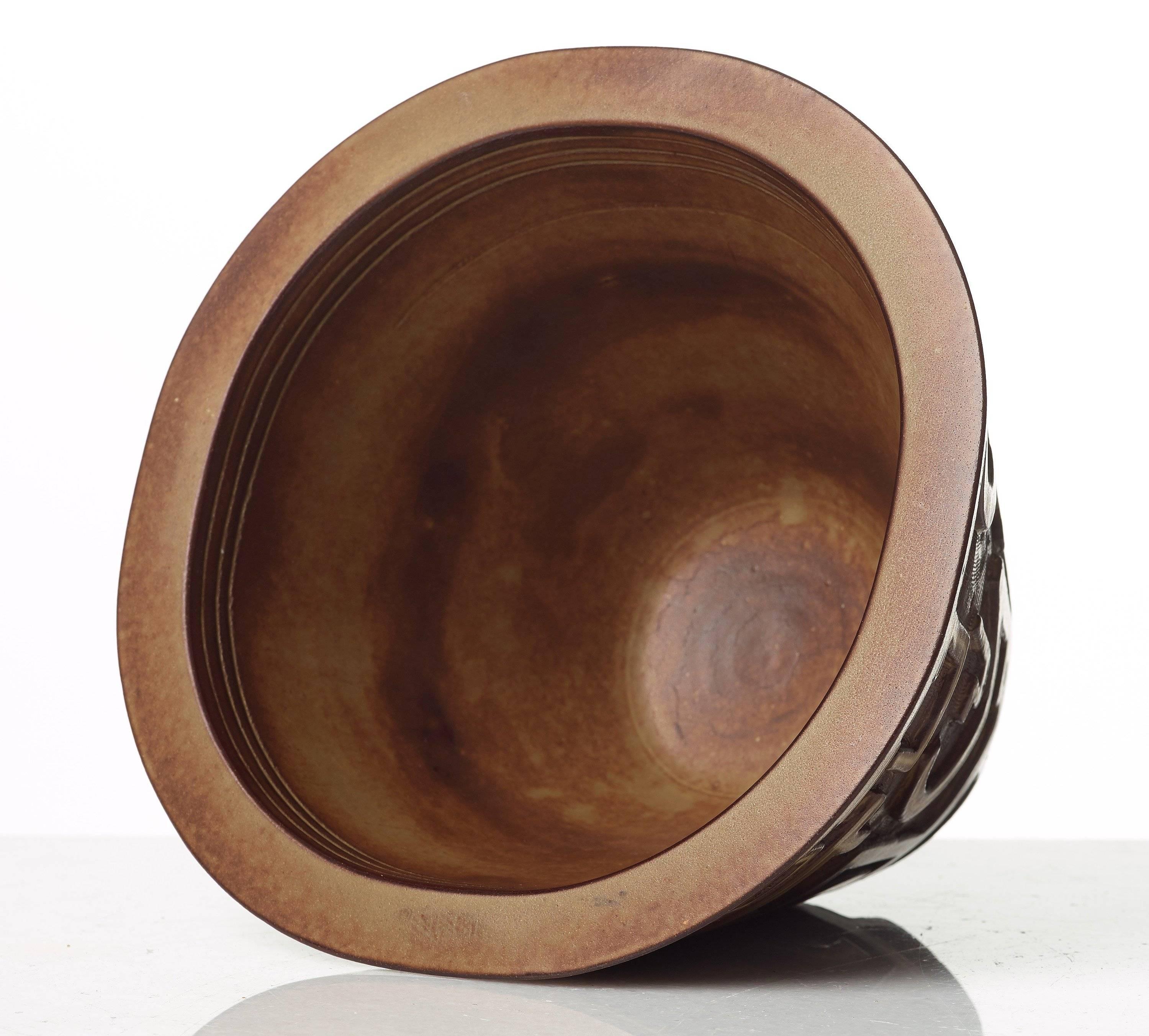 Unique Farsta stoneware bowl by Wilhelm Kåge for Gustavsberg.
Measures: Height 15.5 / 6.1