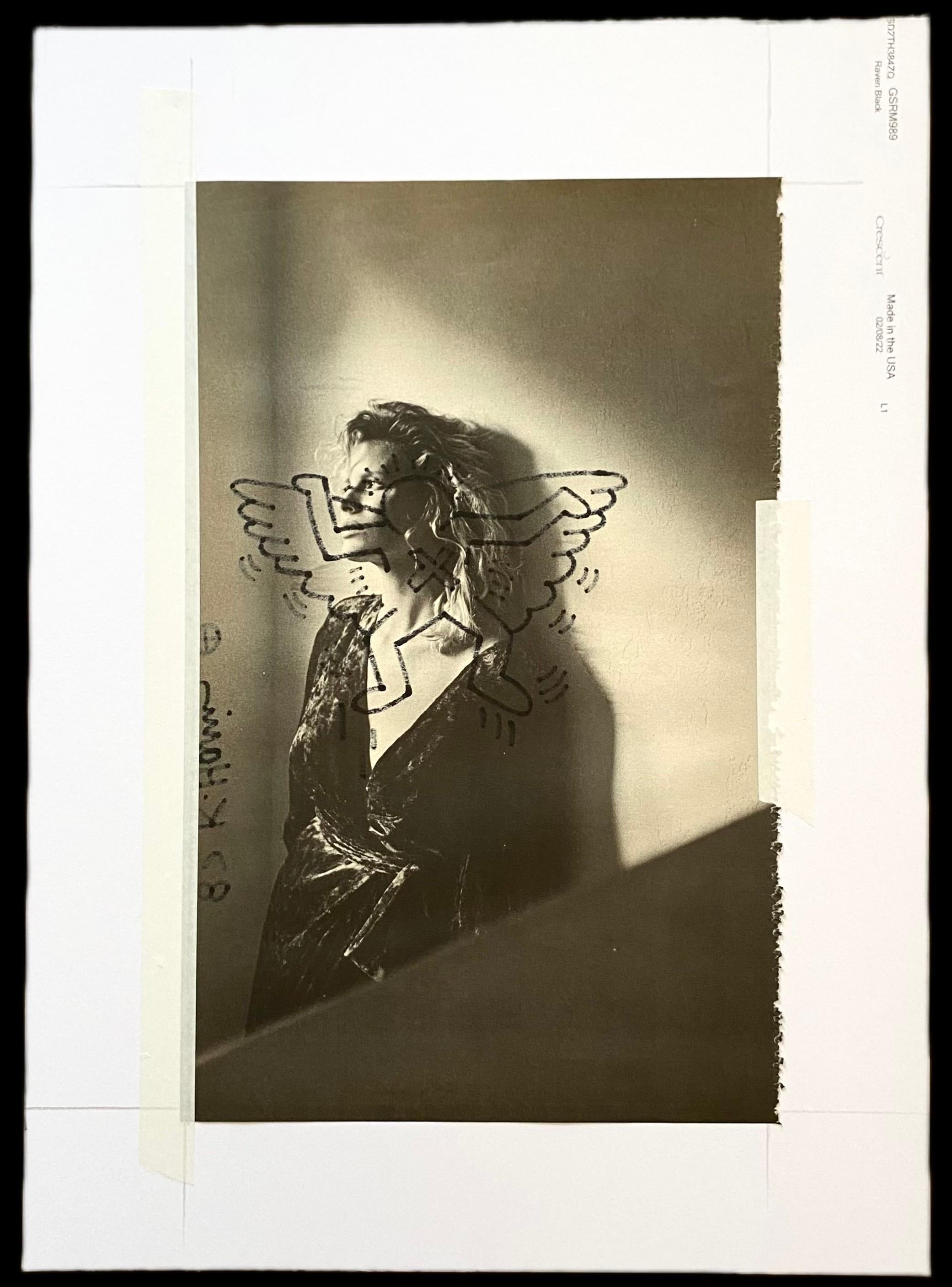 KEITH HARING - Échantillon de dessin au stylo  sur image de Kim Basinger, signé, 1987 en vente 5