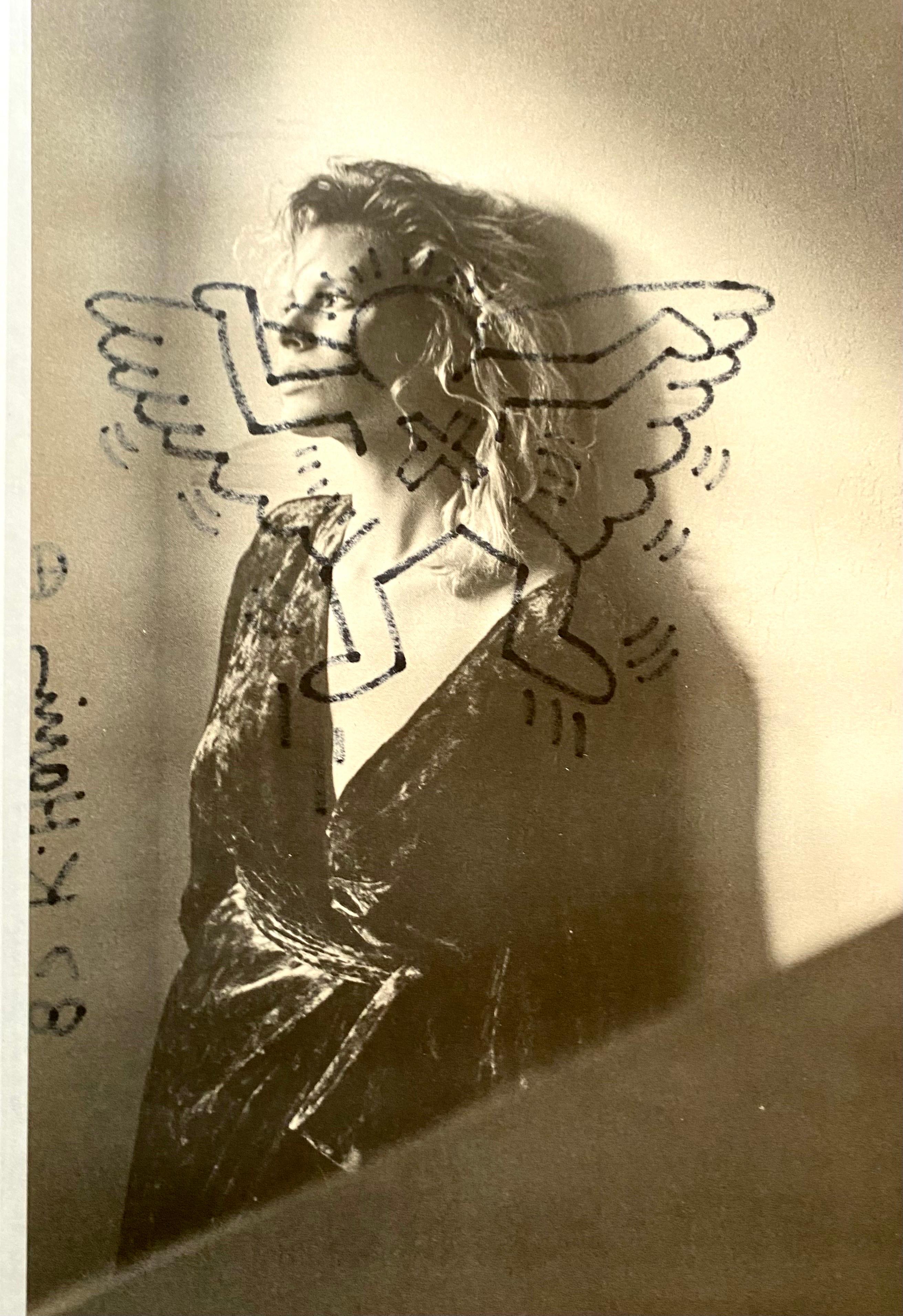 KEITH HARING - Échantillon de dessin au stylo  sur image de Kim Basinger, signé, 1987 en vente 6