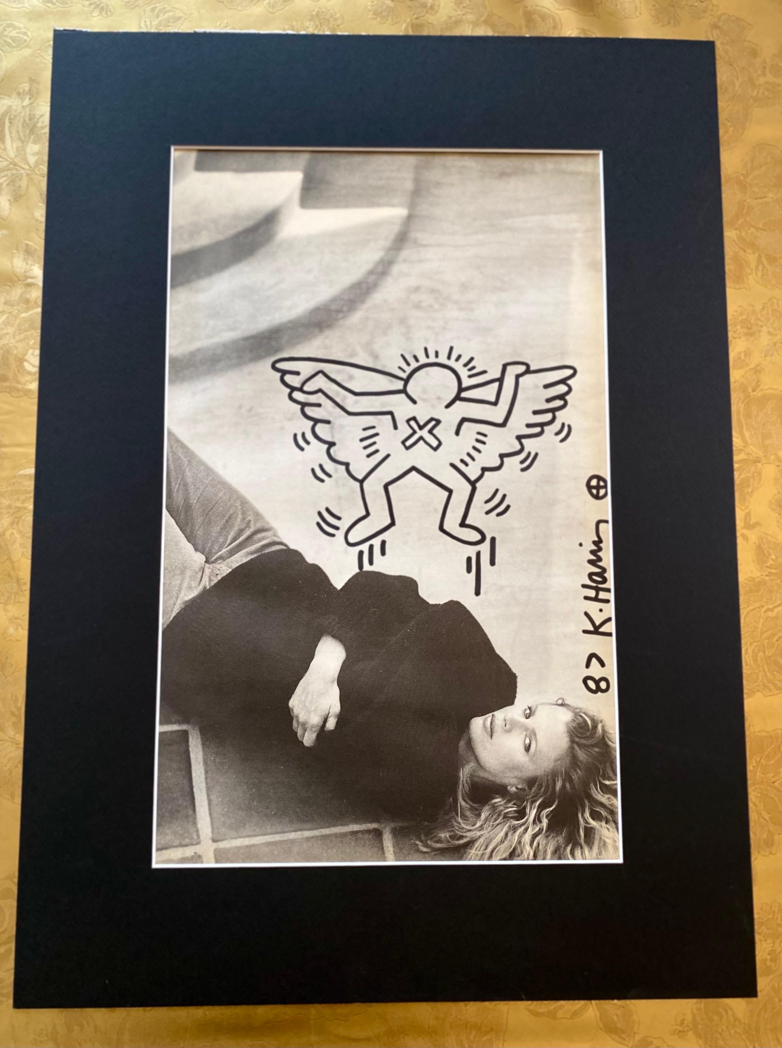 KEITH HARING - Échantillon de dessin au stylo  sur image de Kim Basinger, signé, 1987 Bon état - En vente à Beuzevillette, FR