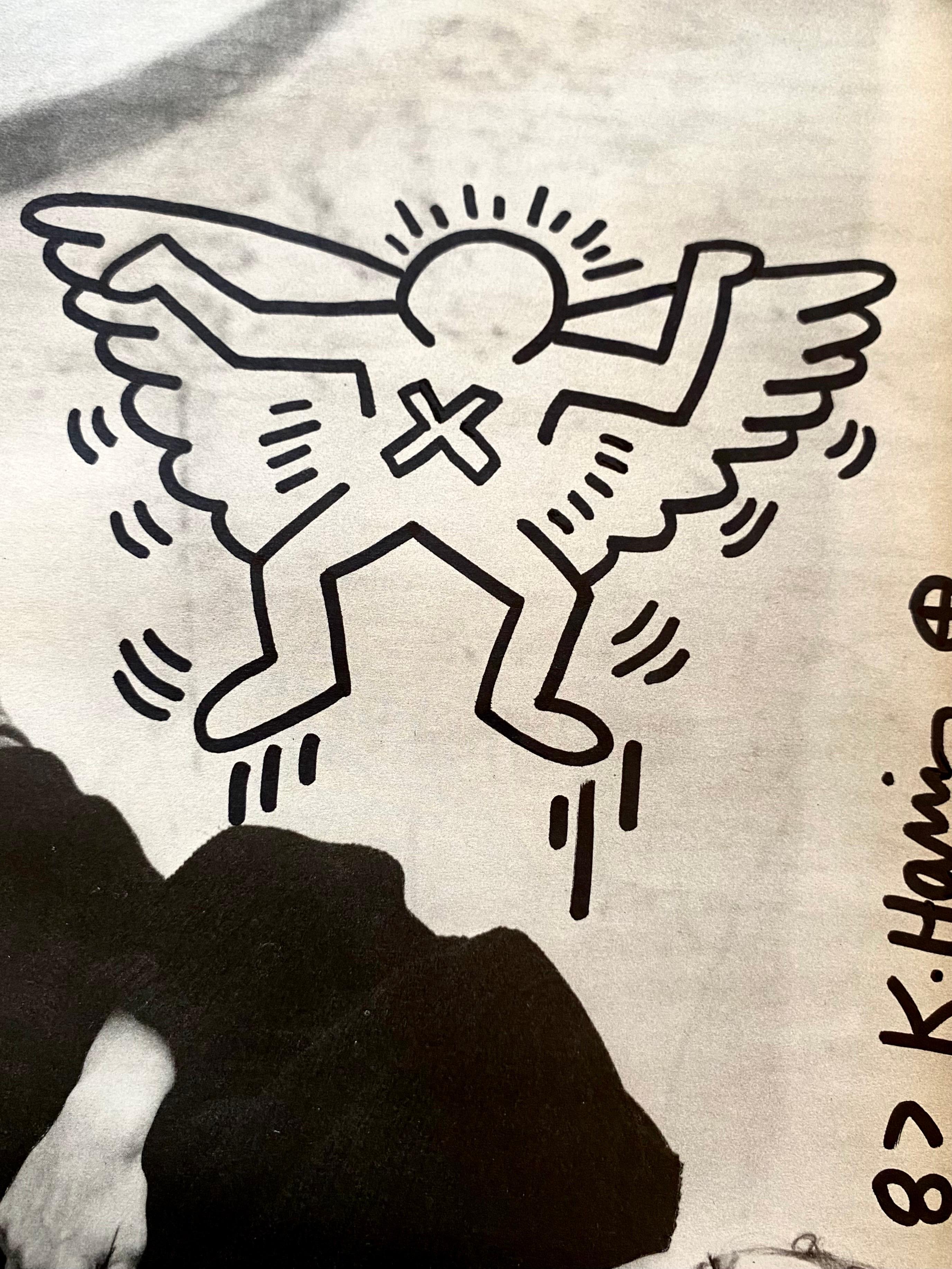 Papier KEITH HARING - Échantillon de dessin au stylo  sur image de Kim Basinger, signé, 1987 en vente