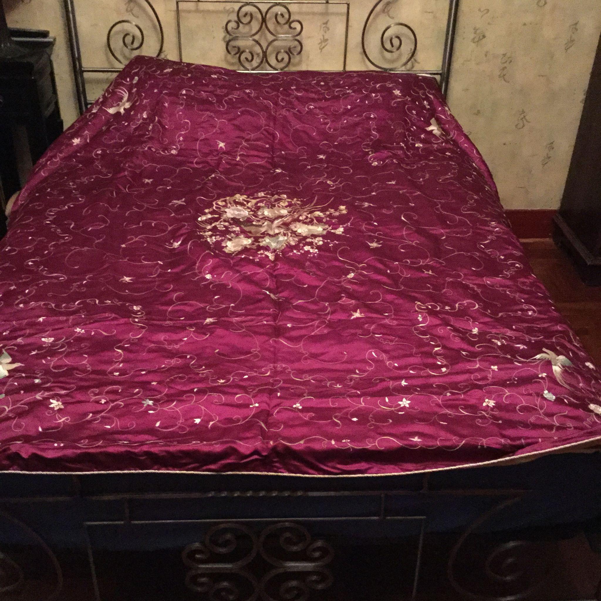 Women's or Men's Unique find - Antique Chinese Silk Embroidered Bed-Cover or Wall hanging For Sale
