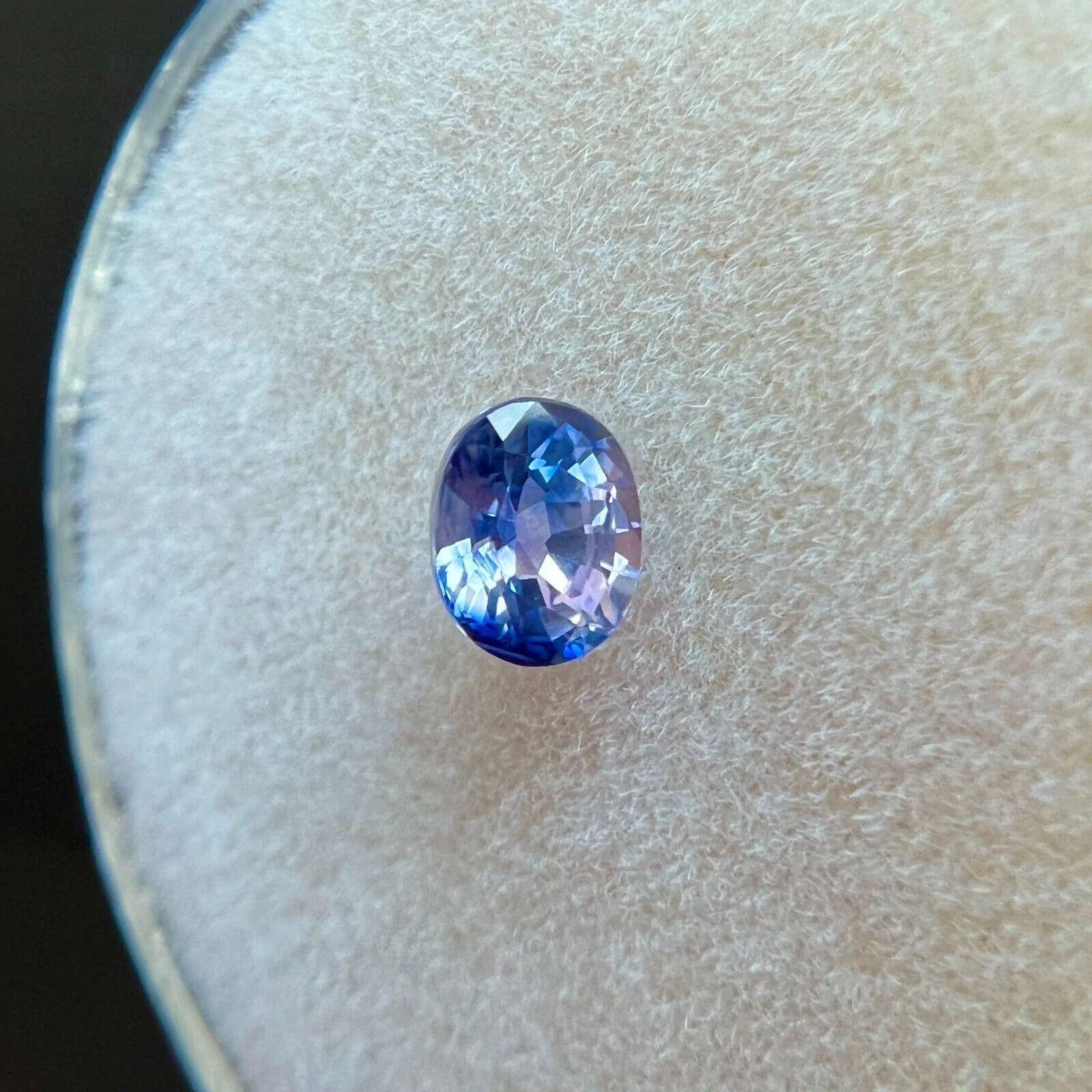 Saphir bleu violet de Ceylan de 0,45 carat de taille ovale rare VVS en vente 1