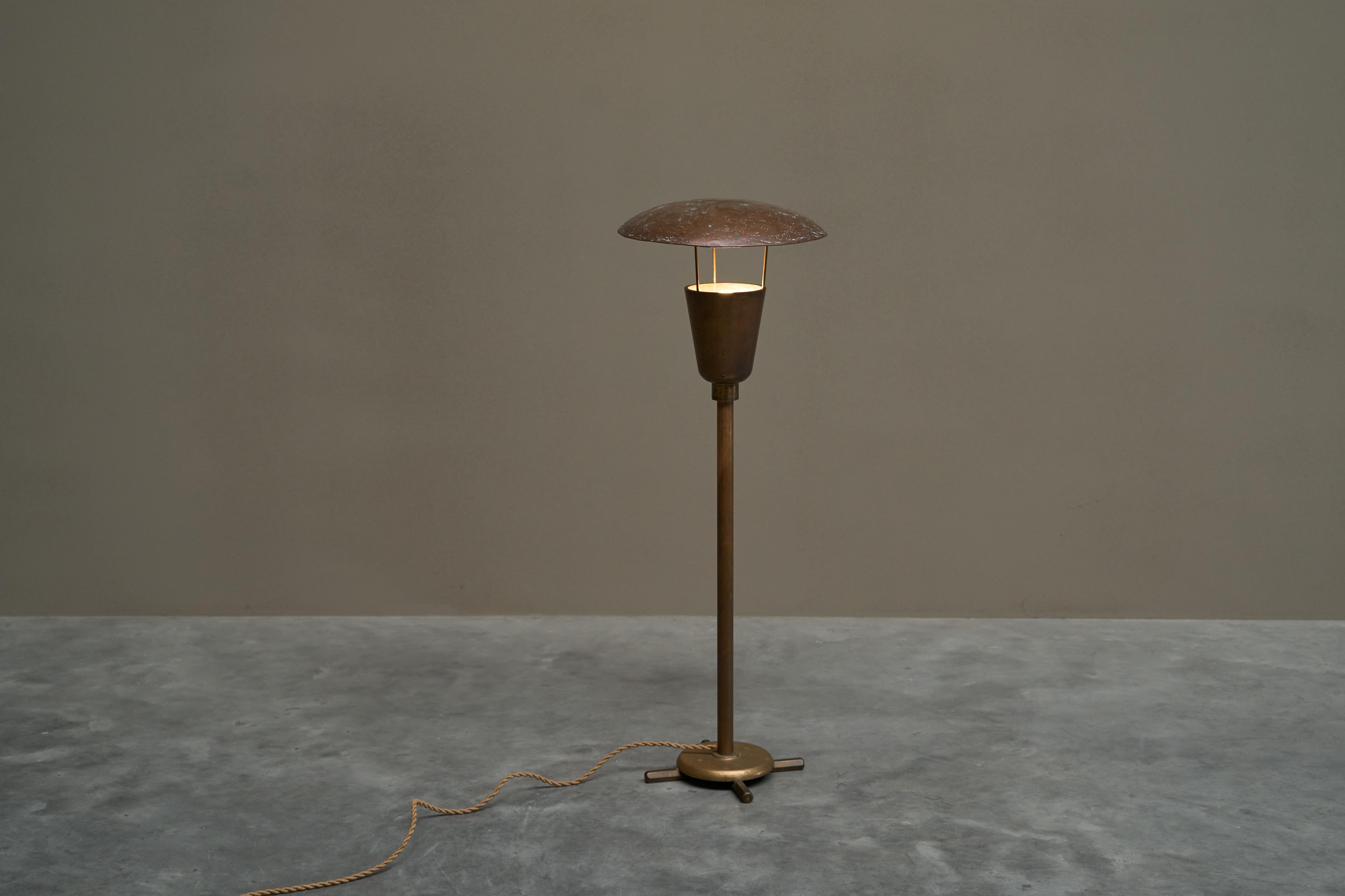 Unique Floor Lamp in Patinated Copper 1960s For Sale 1