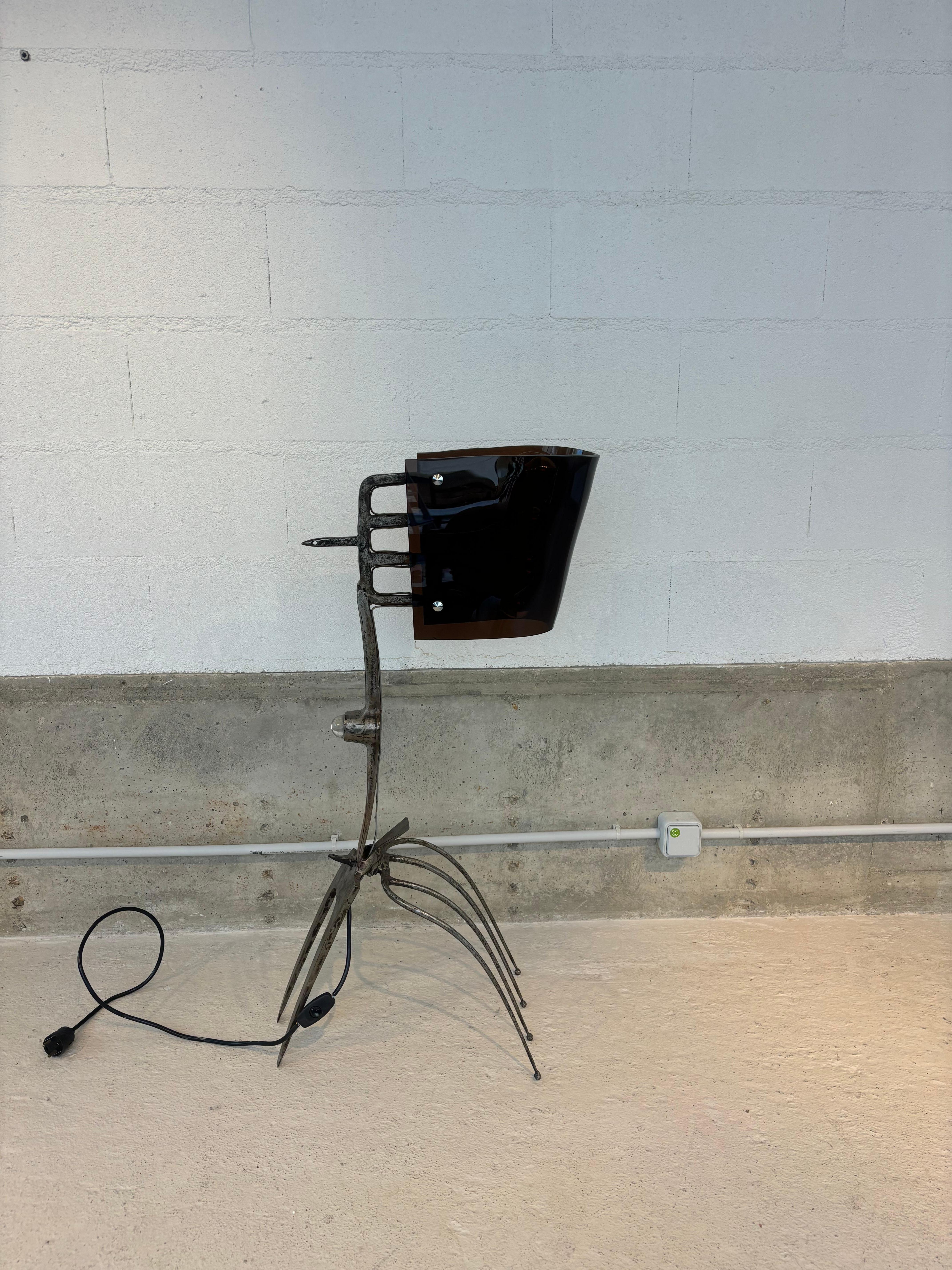 Lampadaire pièce unique par Claude Bleynie, 
Artiste français, les lampadaires travaillés de manières brutalistes sont assez rares et furent crées après sa période de tapisserie. 
Très jolie travail de construction et de patine. 
