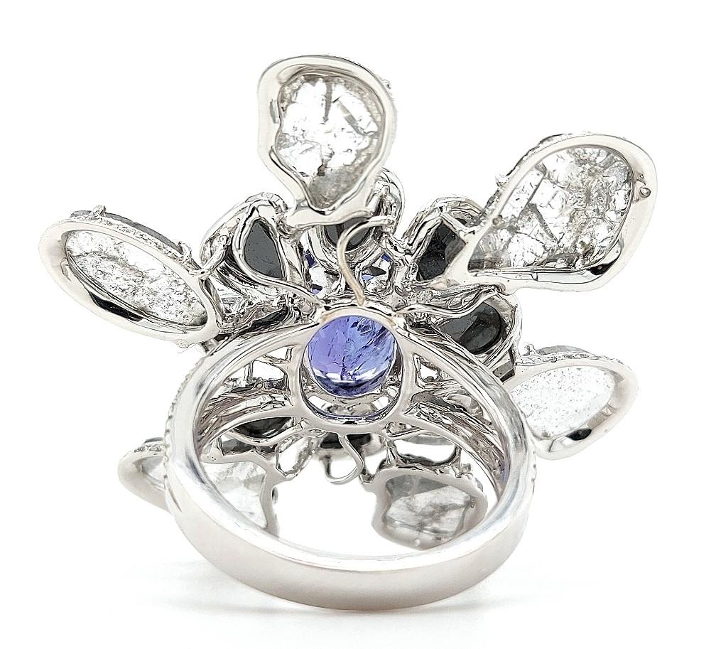 18kt White Gold Unique Flower Ring with Tanzanite, Black Grey and White Diamonds In New Condition For Sale In Antwerp, BE