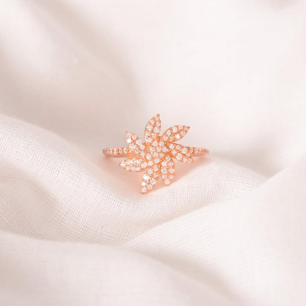 Einzigartiger Blumenförmiger Moissanit-Ring 925 Sterlingsilber Minimalistisches Geschenk für sie 3
