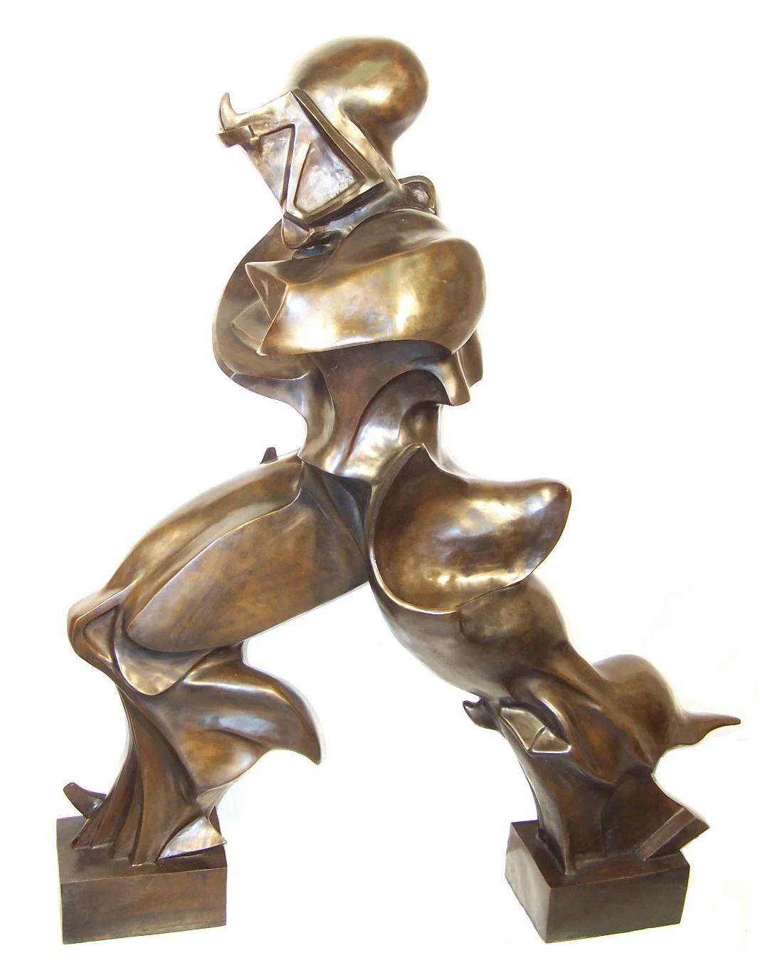 The bronze sculpture Unique Forms of Continuity in Space is a monumental icon of Futurism and modern art. Measuring 115 cm high and weighing 70 kg, this large bronze statue captures the essence of motion, energy, and transformation. Its aerodynamic