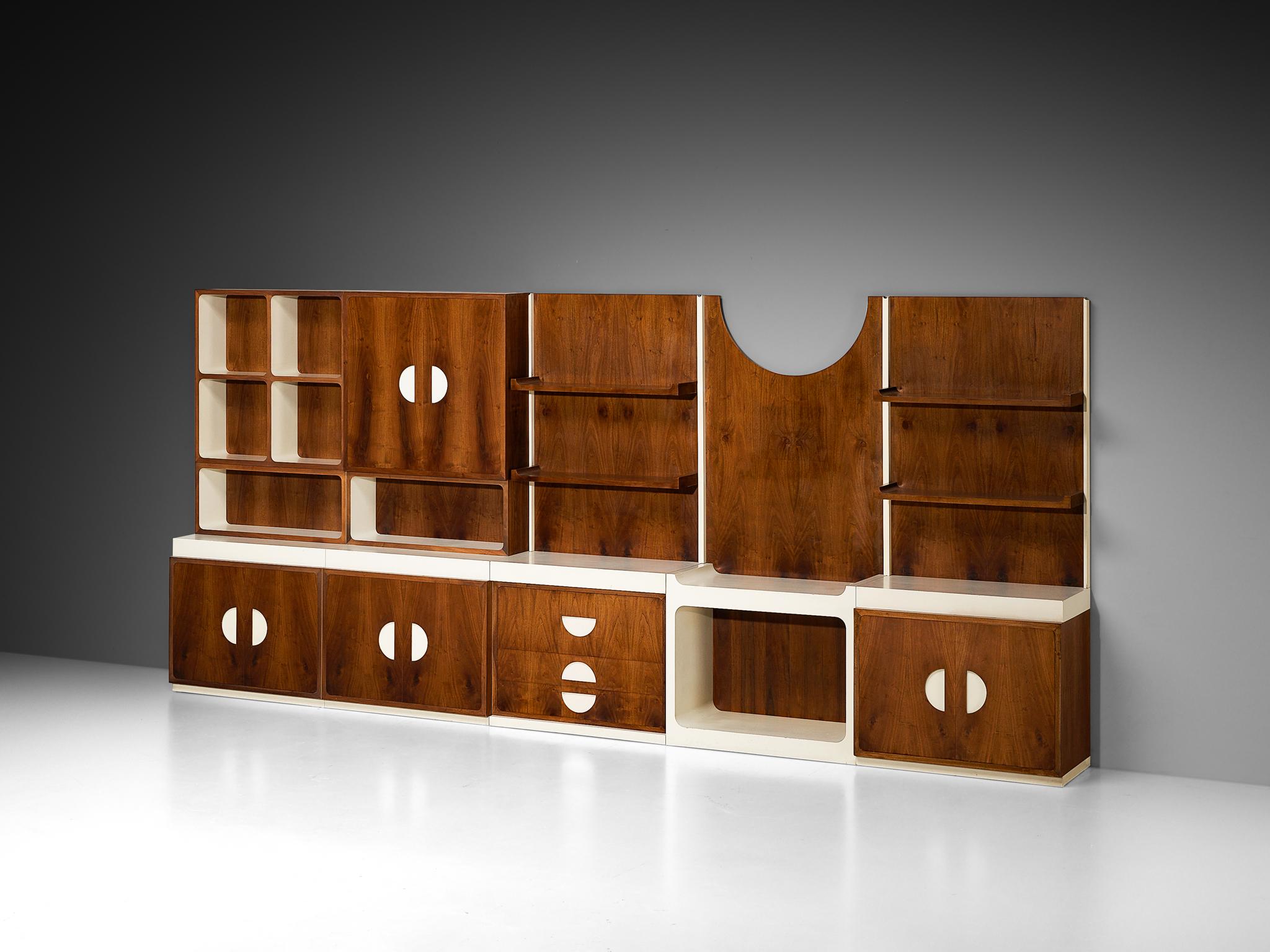 Unique Franco Campo and Carlo Graffi 1960s Large Wall Unit in Walnut For Sale 4