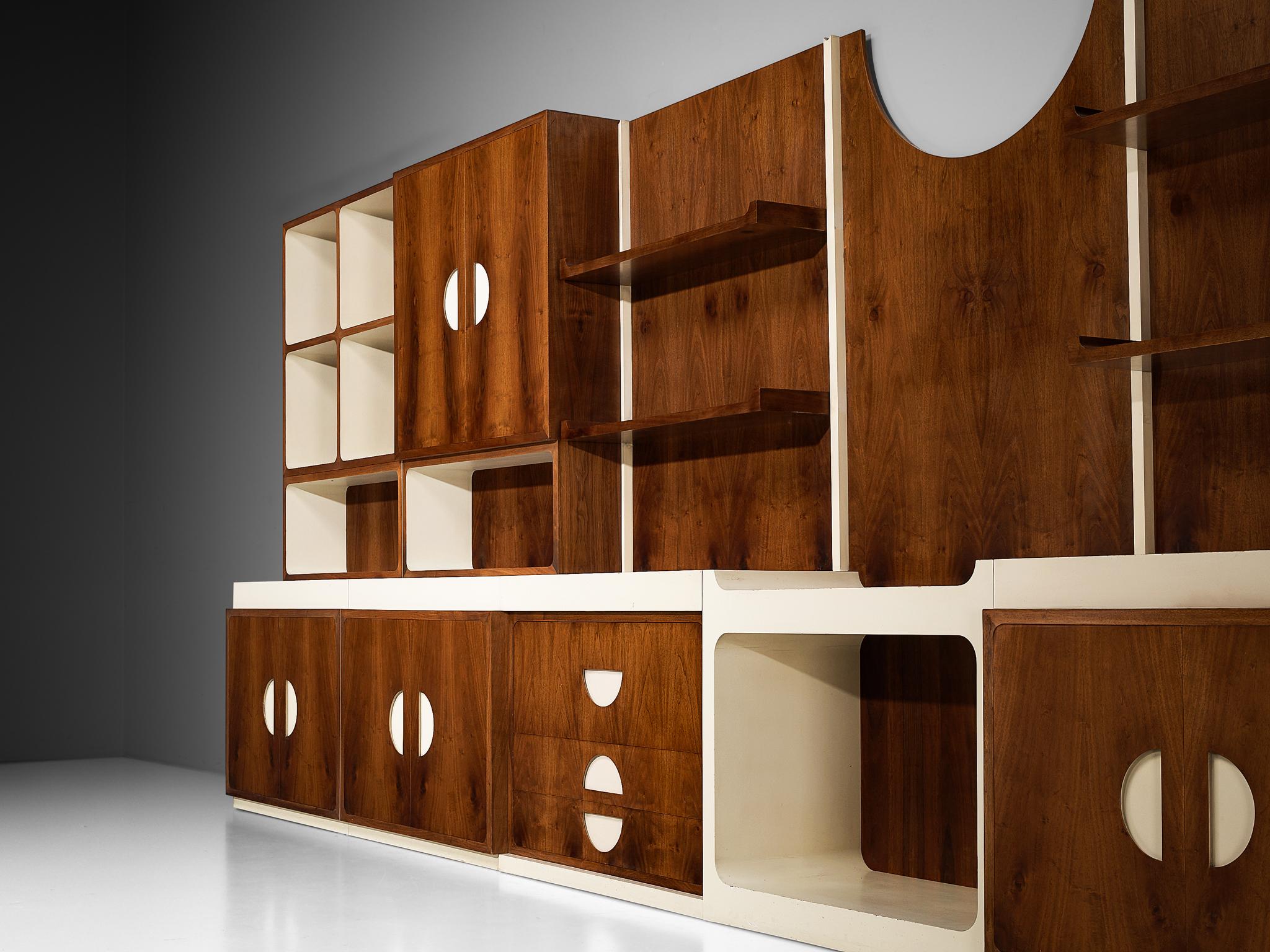 Mid-Century Modern Unique Franco Campo and Carlo Graffi 1960s Large Wall Unit in Walnut For Sale