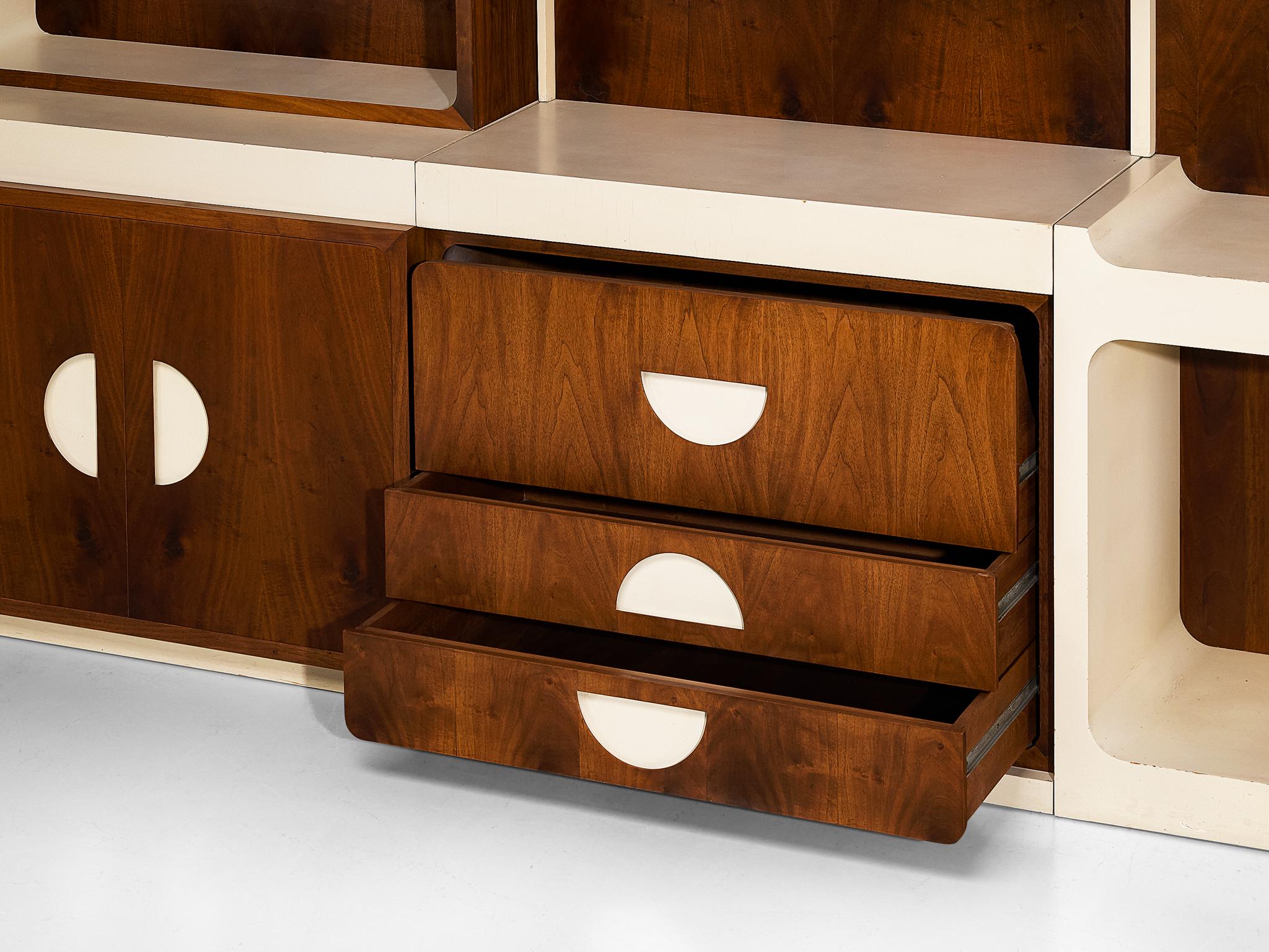 Unique Franco Campo and Carlo Graffi 1960s Large Wall Unit in Walnut For Sale 1