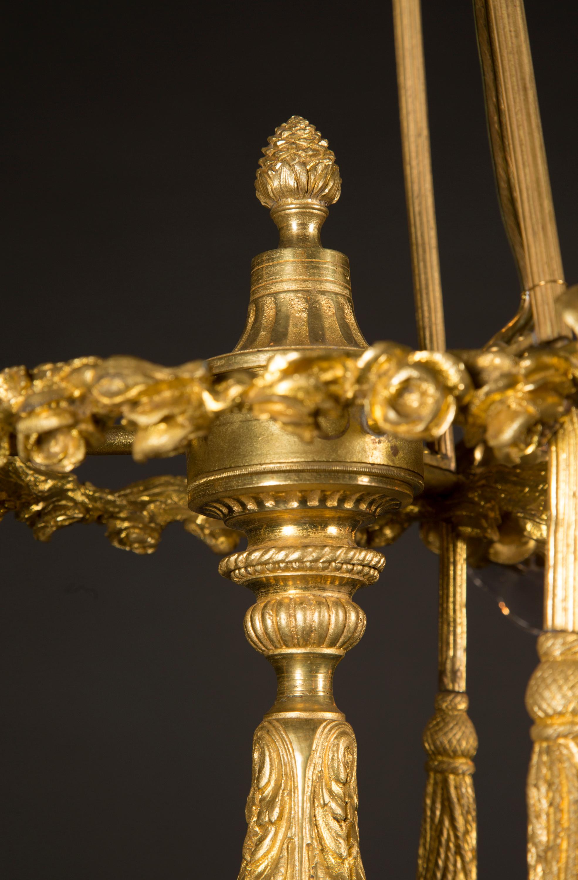 Unico lampadario francese del XIX secolo Luigi XVI con corde, nappe e rose In condizioni buone in vendita a New Orleans, LA