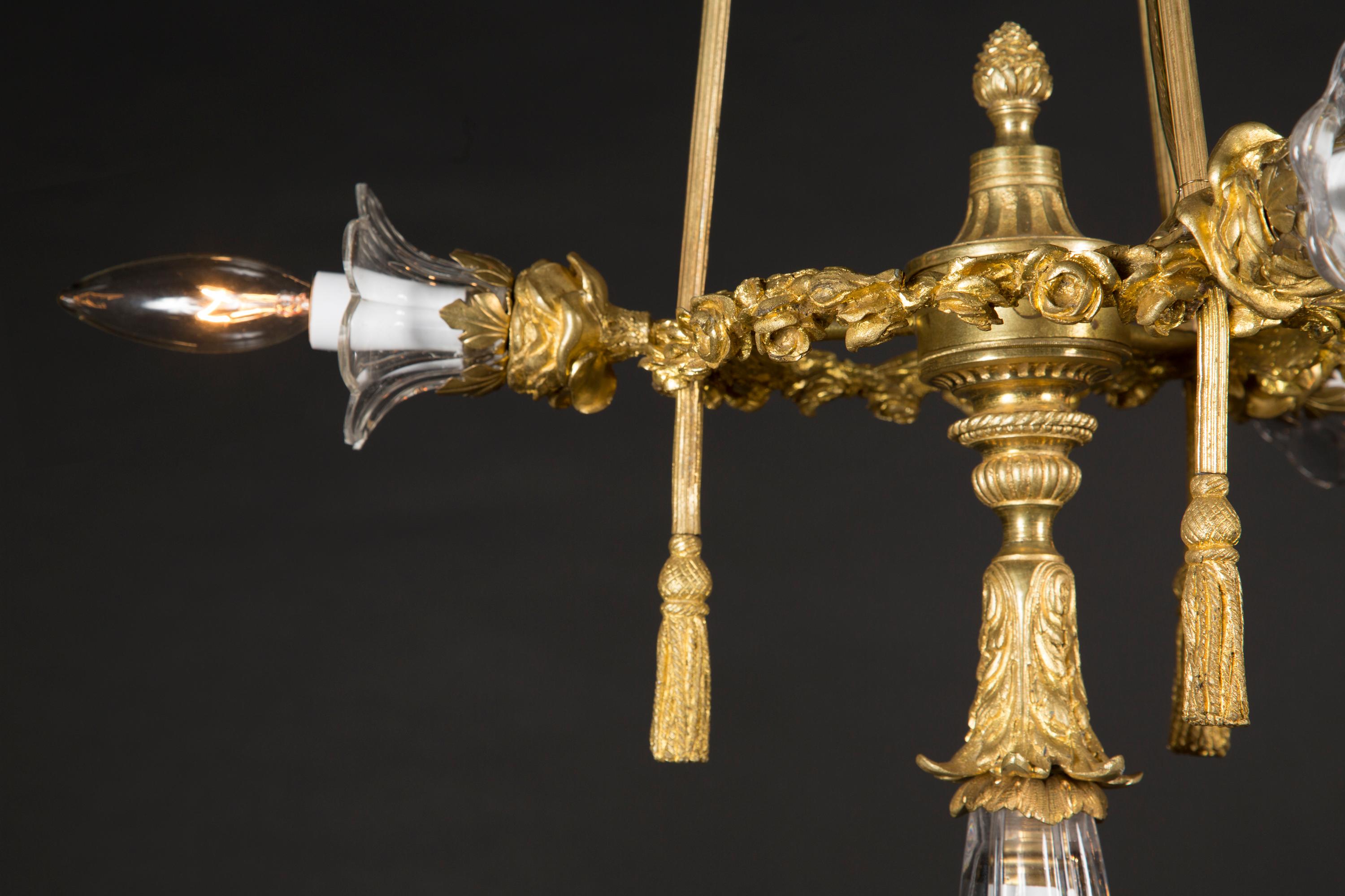 Bronzo Unico lampadario francese del XIX secolo Luigi XVI con corde, nappe e rose in vendita