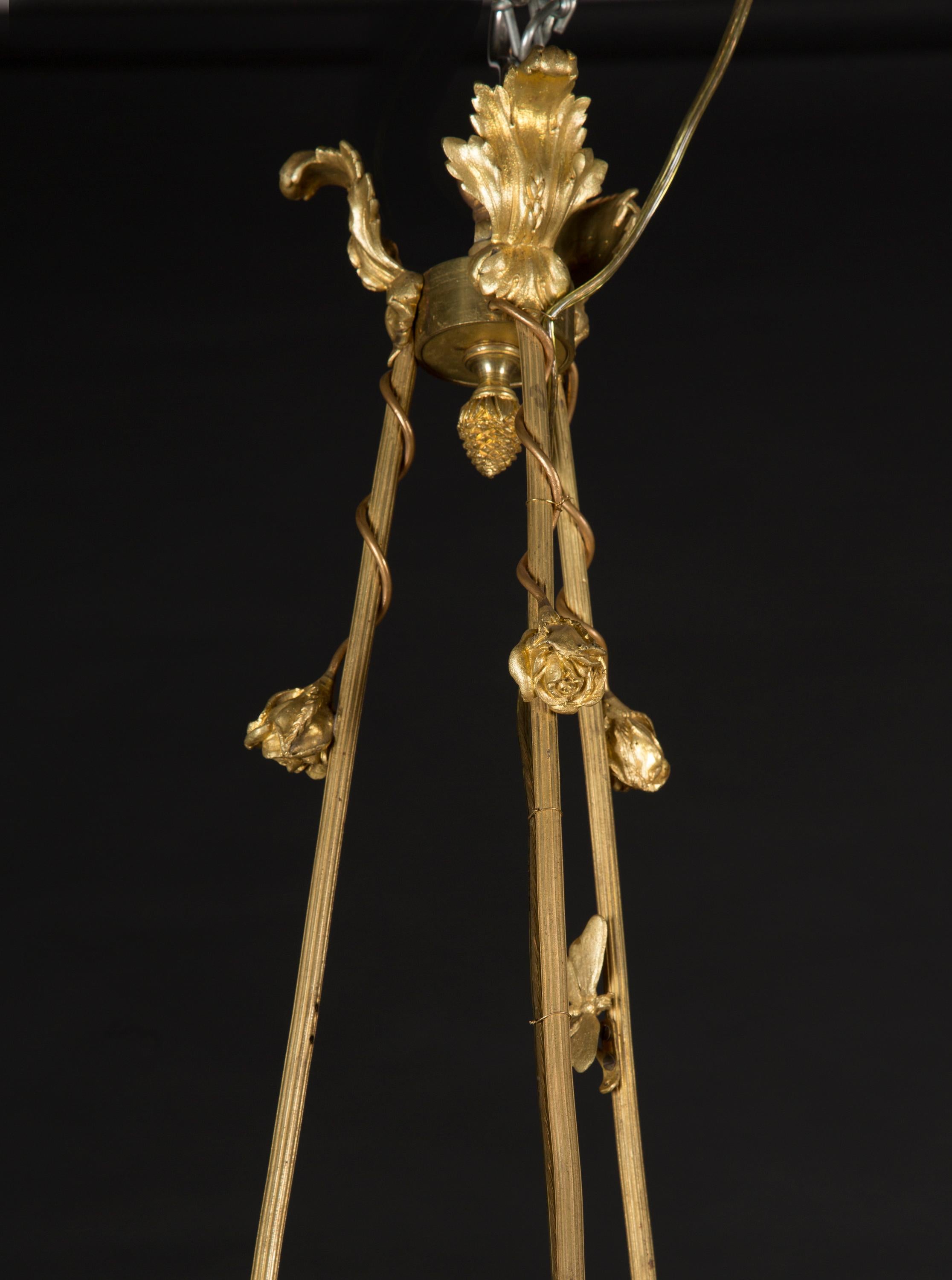 Unico lampadario francese del XIX secolo Luigi XVI con corde, nappe e rose in vendita 1