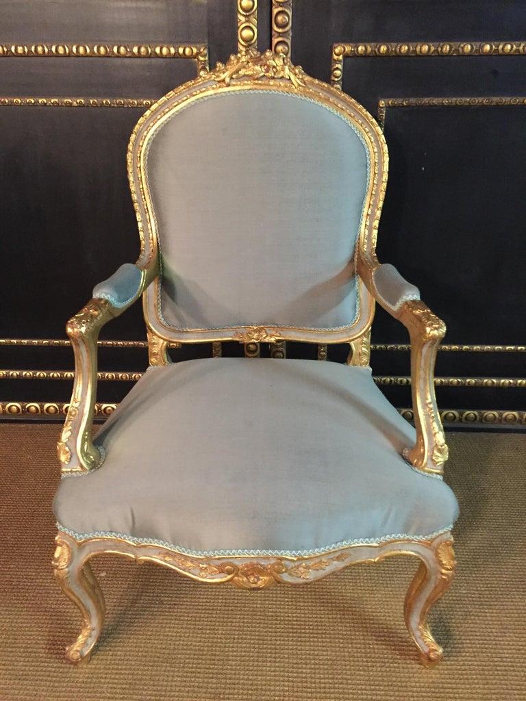 Unique French Armchair in Antique Louis Quinze Style Wood Hand Carved In Good Condition For Sale In Berlin, DE